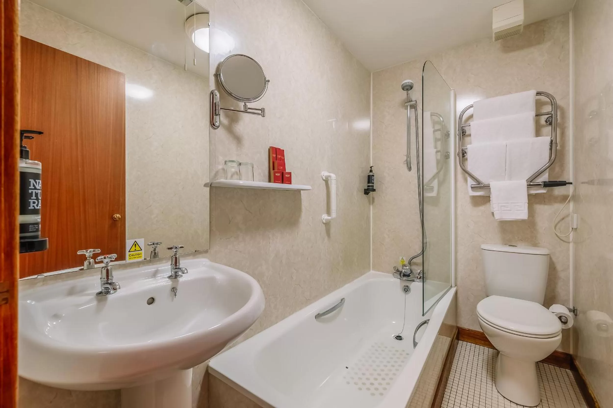 Bathroom in Muthu Alexandra Hotel