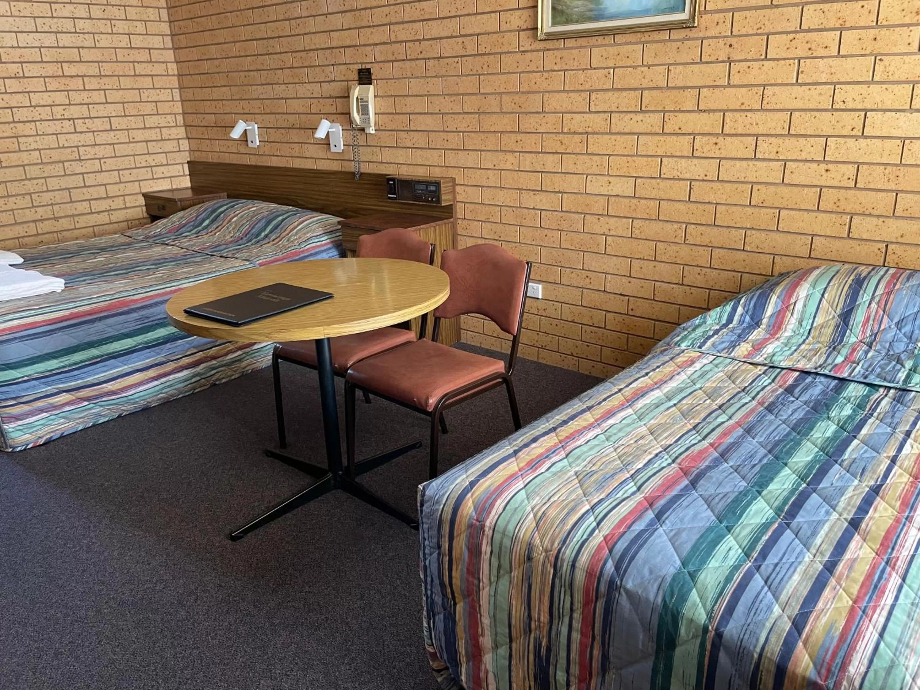 Bed in Lakeview Motel