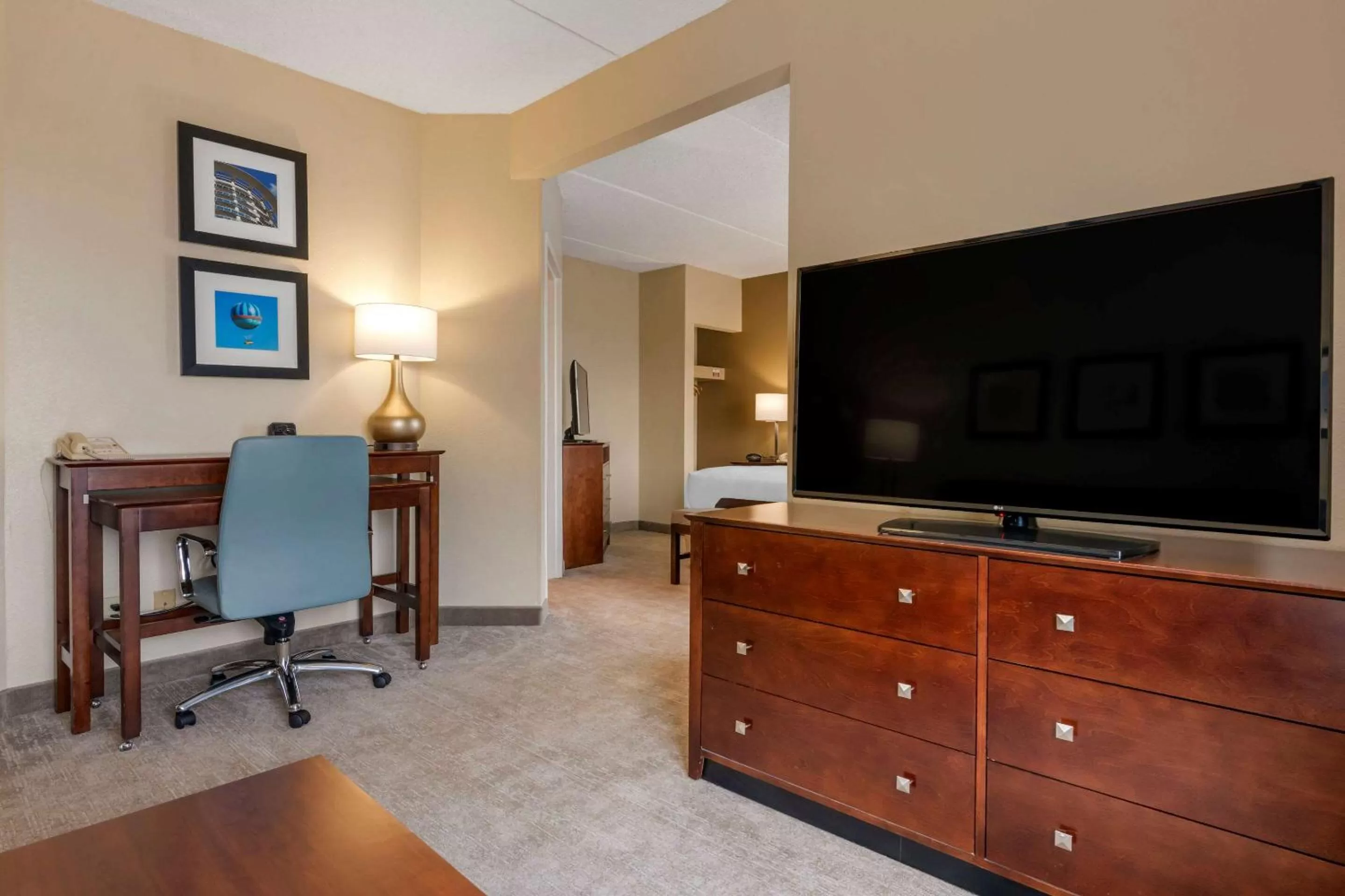 Photo of the whole room in Comfort Suites Near Universal Orlando Resort