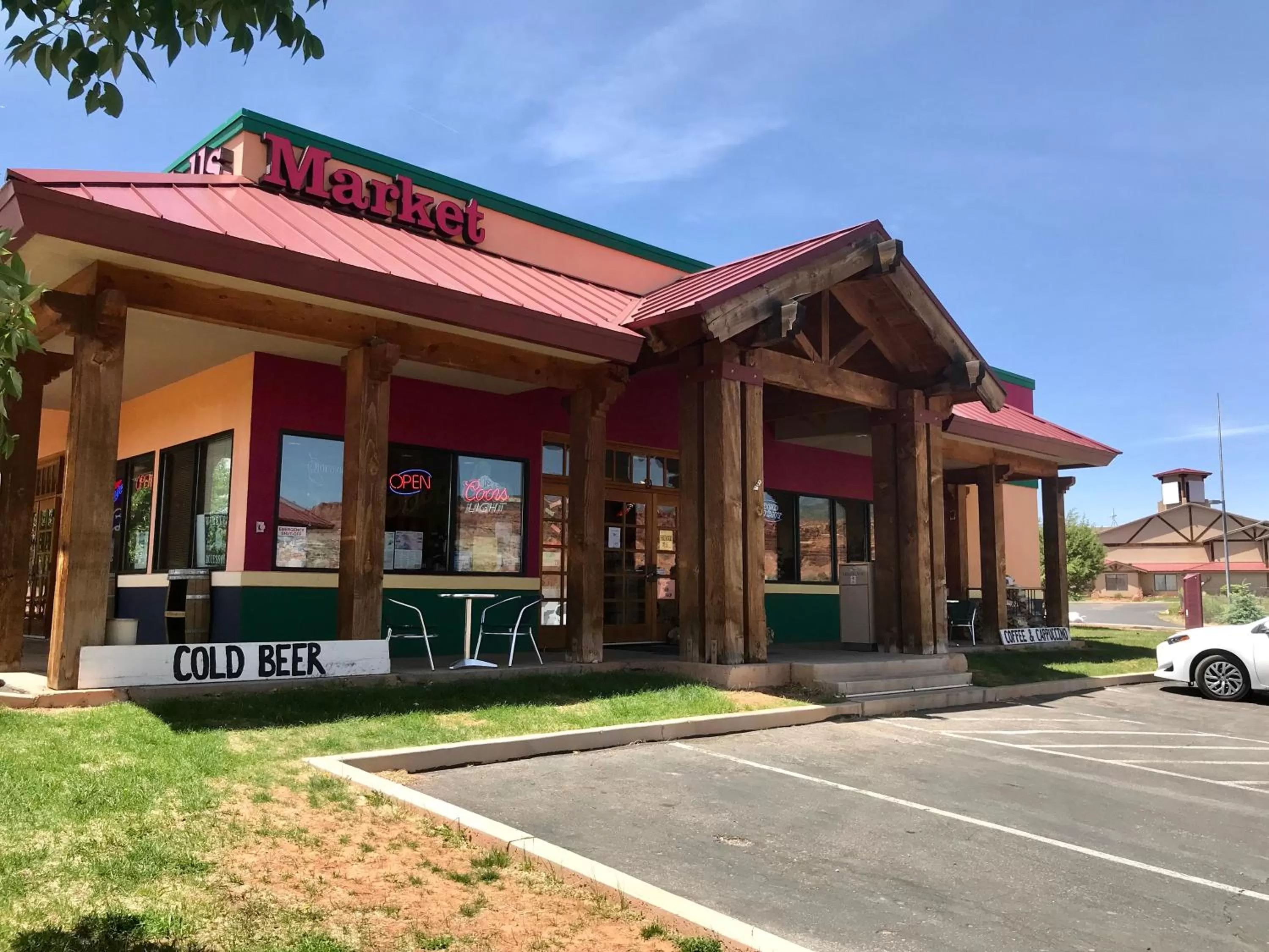 On-site shops in The Noor Hotel