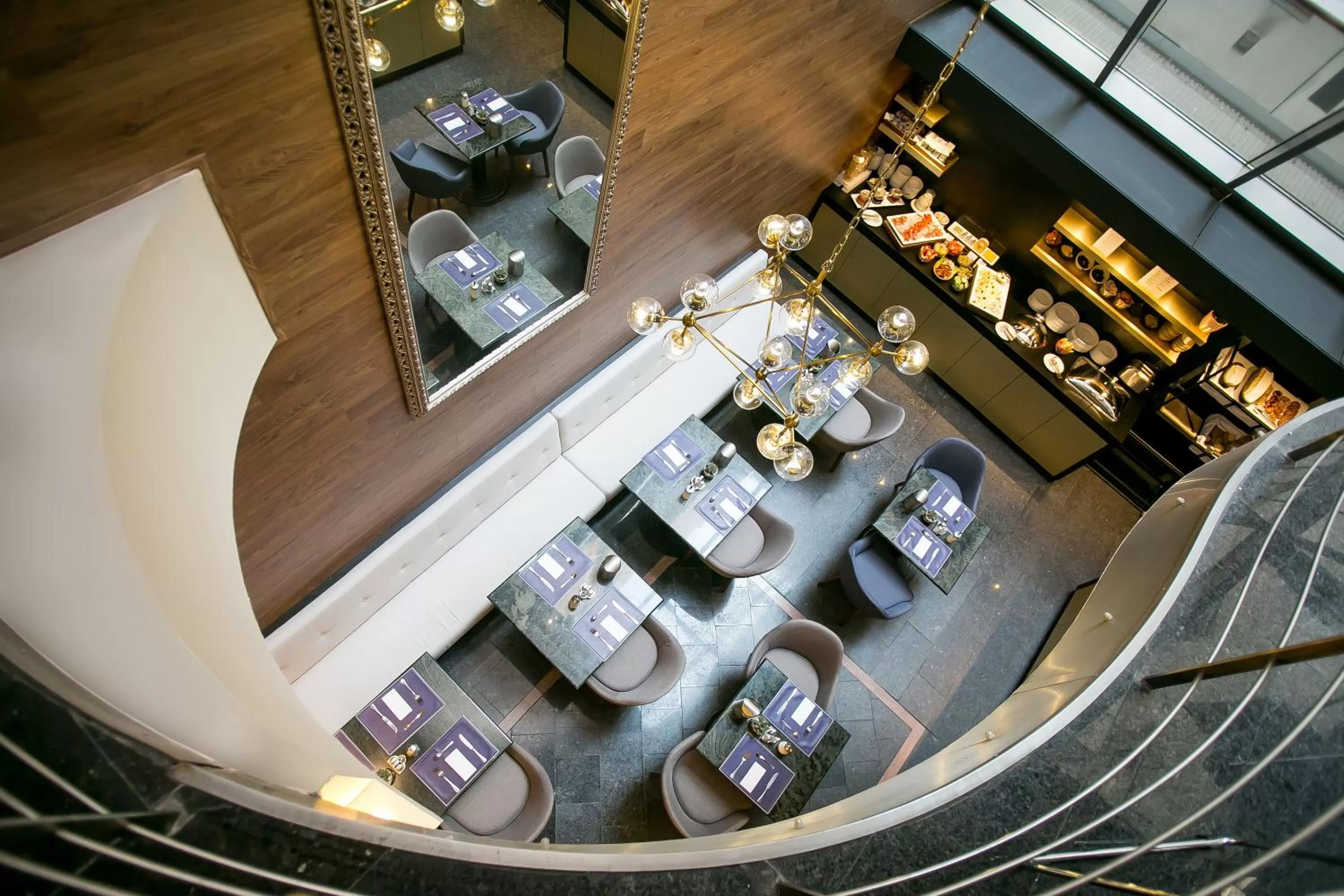 Restaurant/places to eat in Ambra Hotel