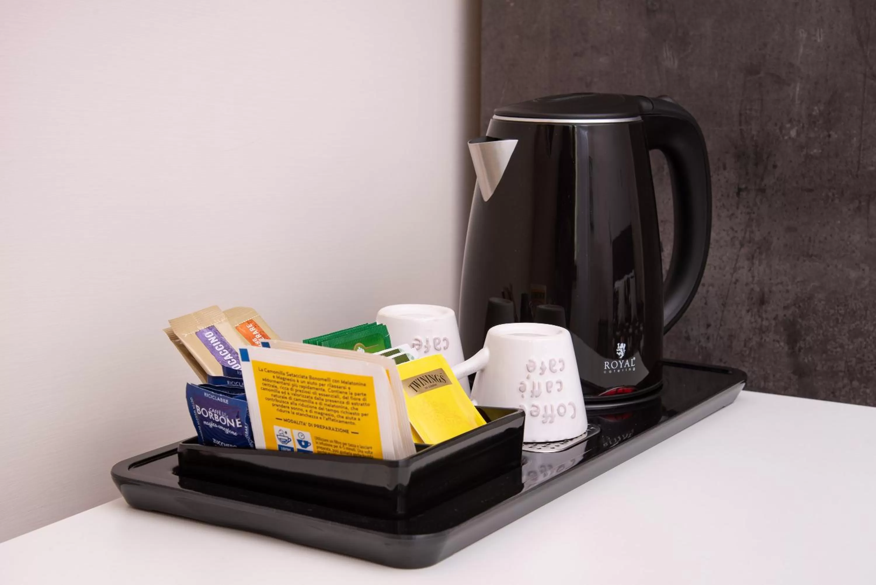 Coffee/tea facilities in Stanza Tasso - De Vivo Realty Sorrento