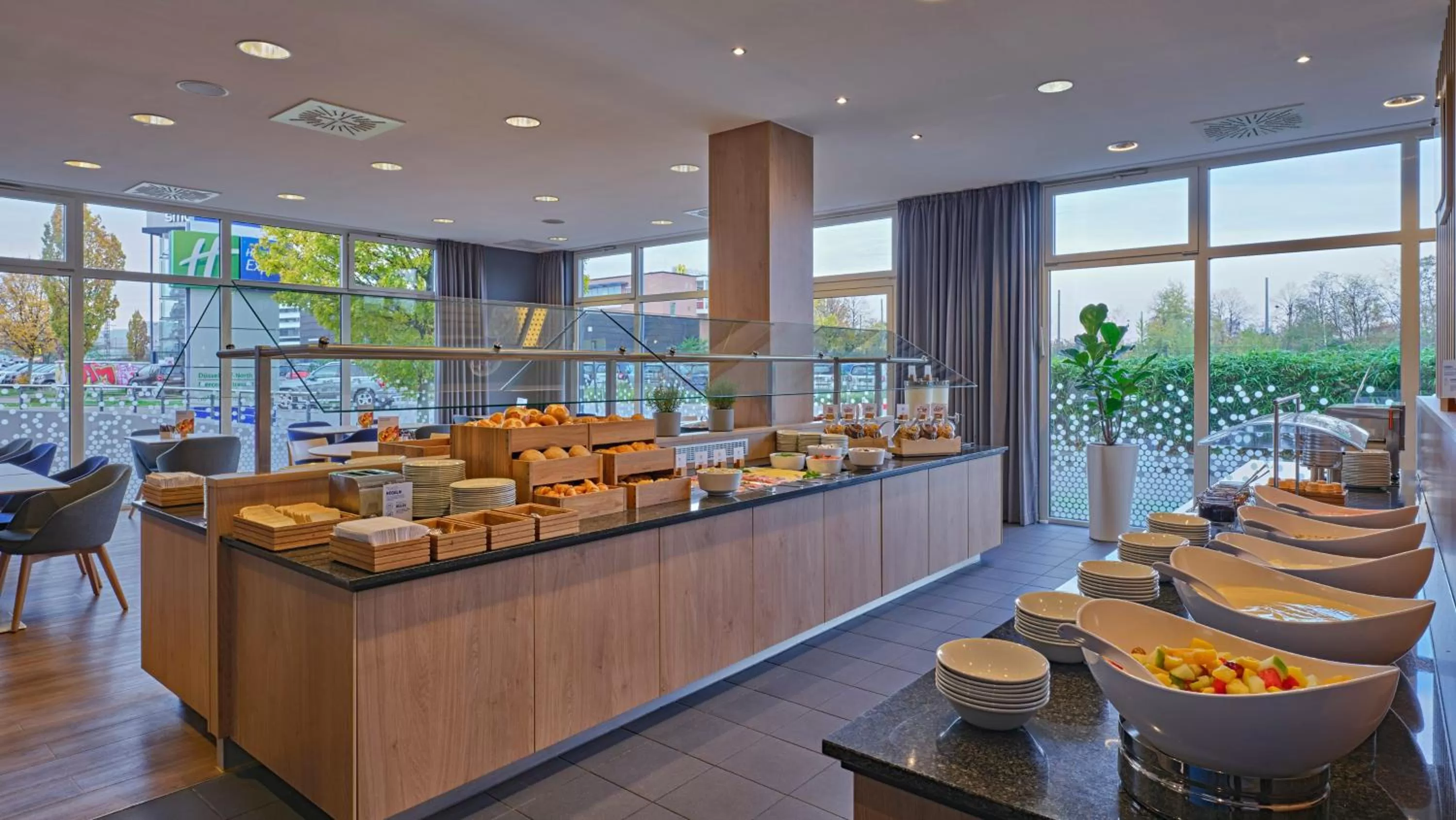 Breakfast in Holiday Inn Express Düsseldorf - City North by IHG