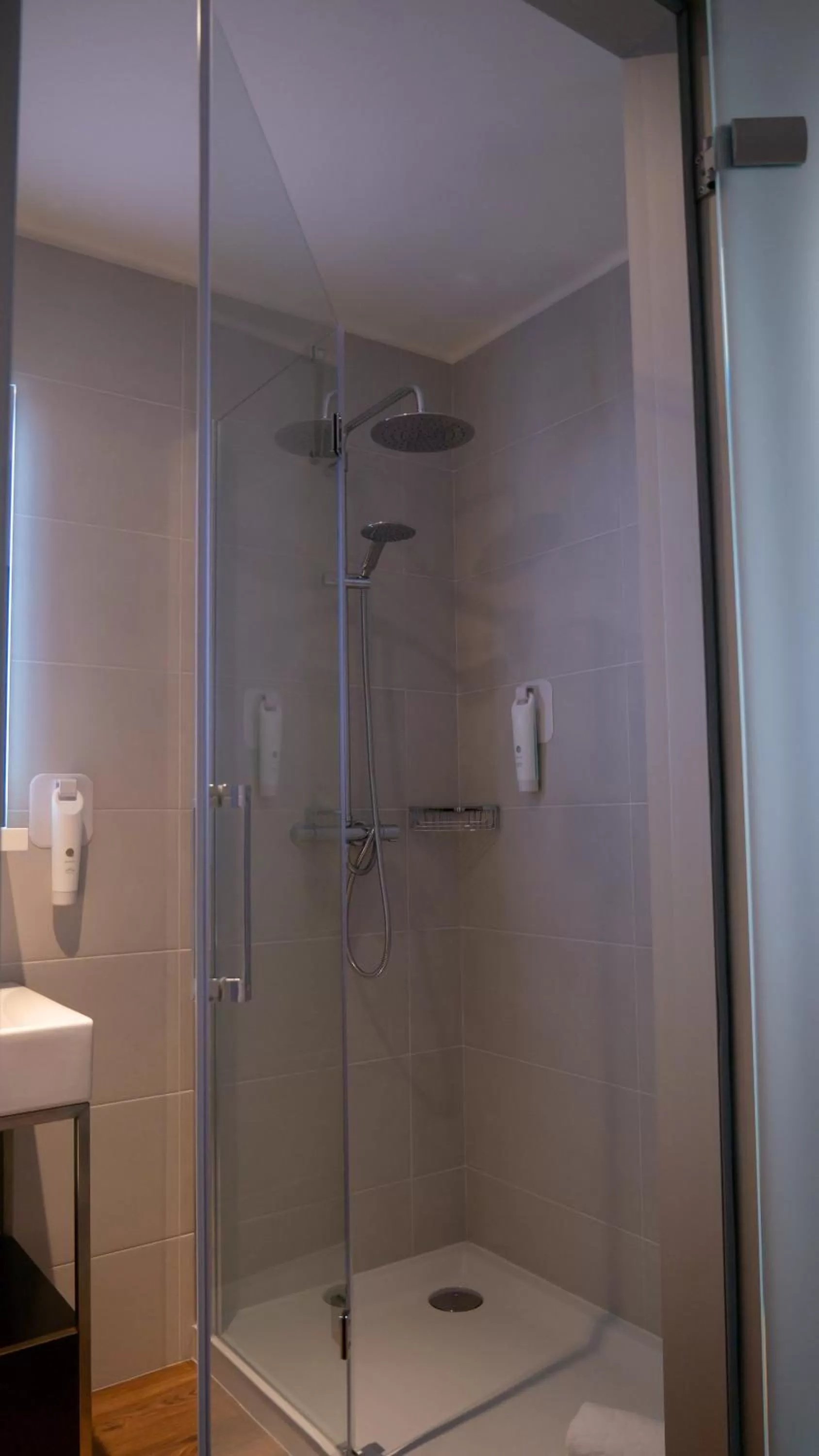 Shower in easyHotel Lisbon