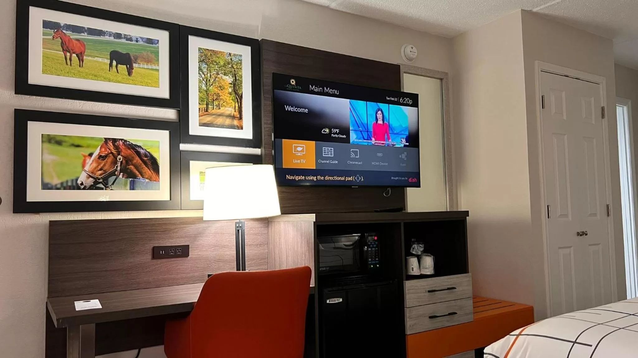 TV and multimedia in La Quinta Inn Lexington-Horse Park