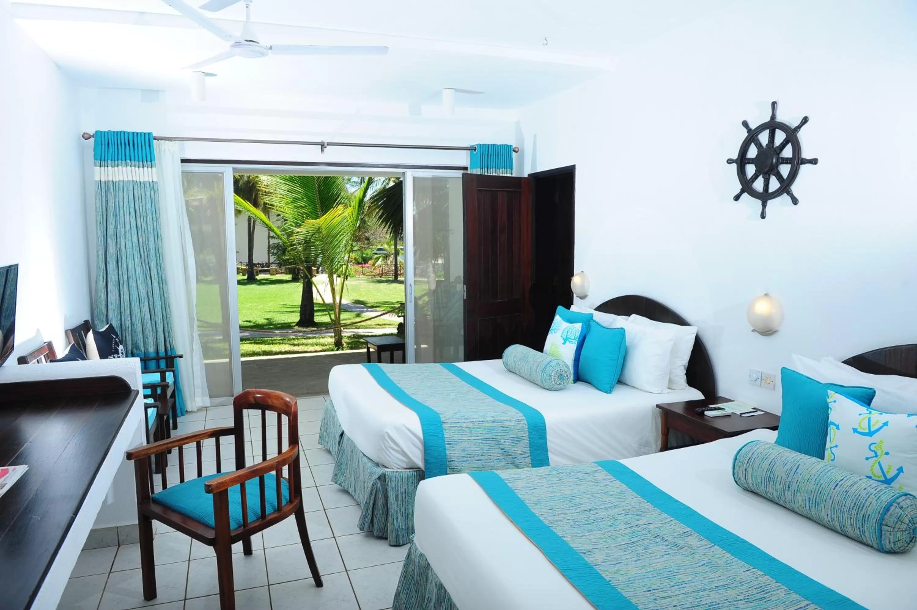 Garden view, Bed in Voyager Beach Resort