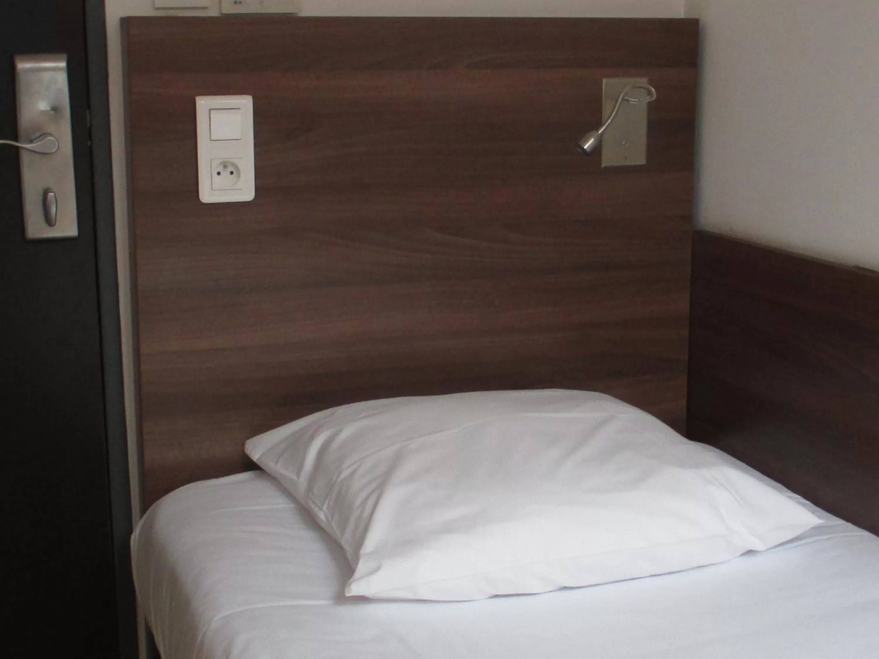 Bedroom, Bed in Hôtel le Pastel