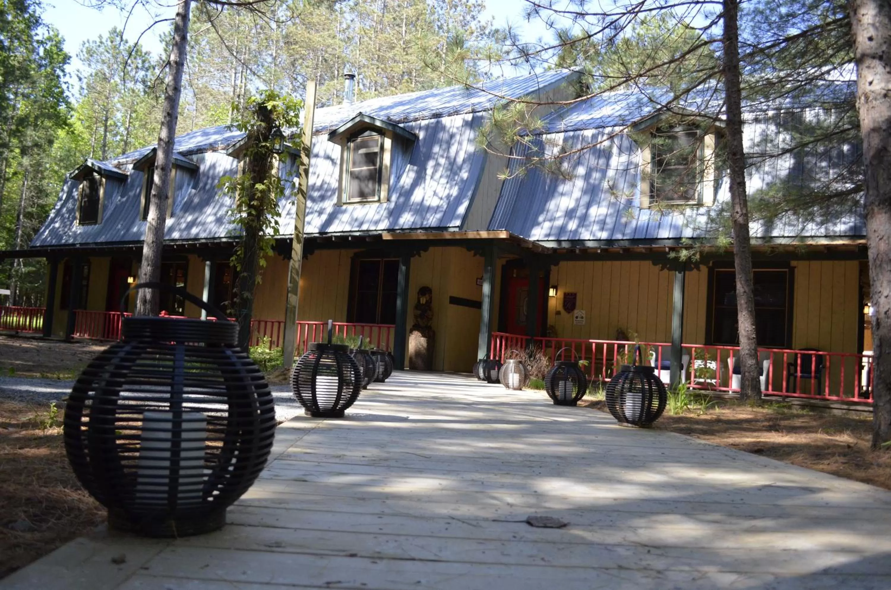 Facade/entrance in Auberge le Cosy Tremblant