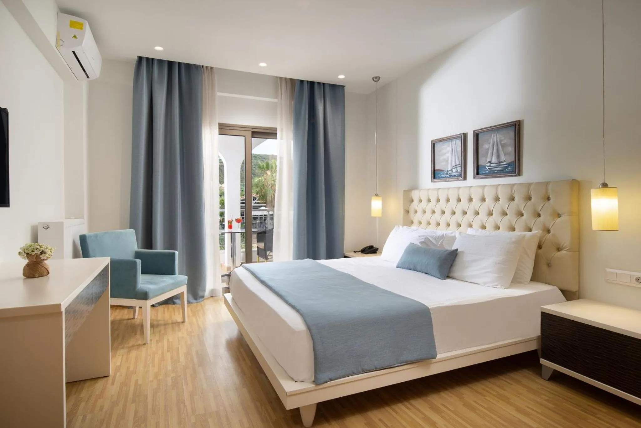 Bed in Flegra Palace