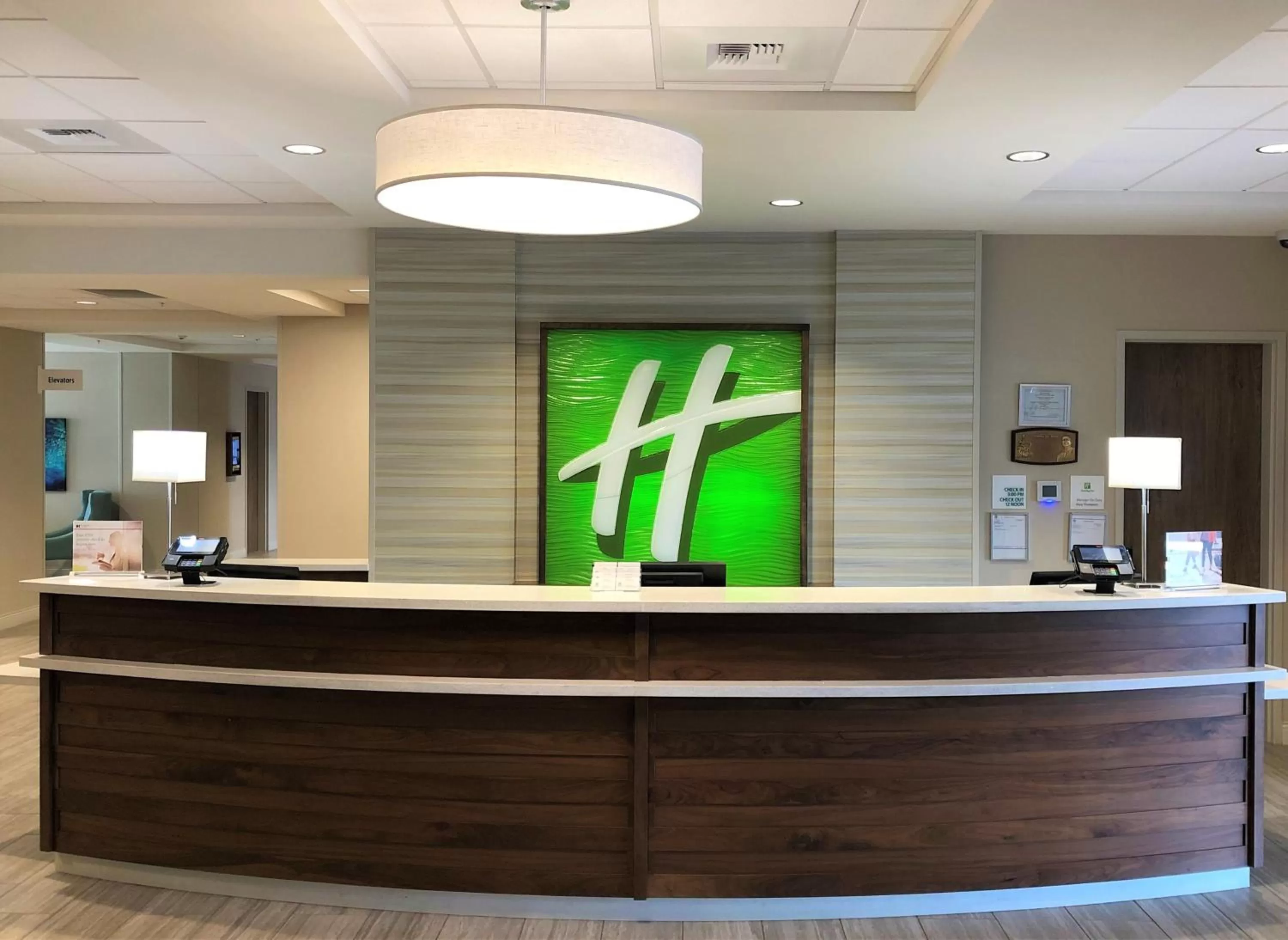 Property building in Holiday Inn & Suites Bellingham by IHG