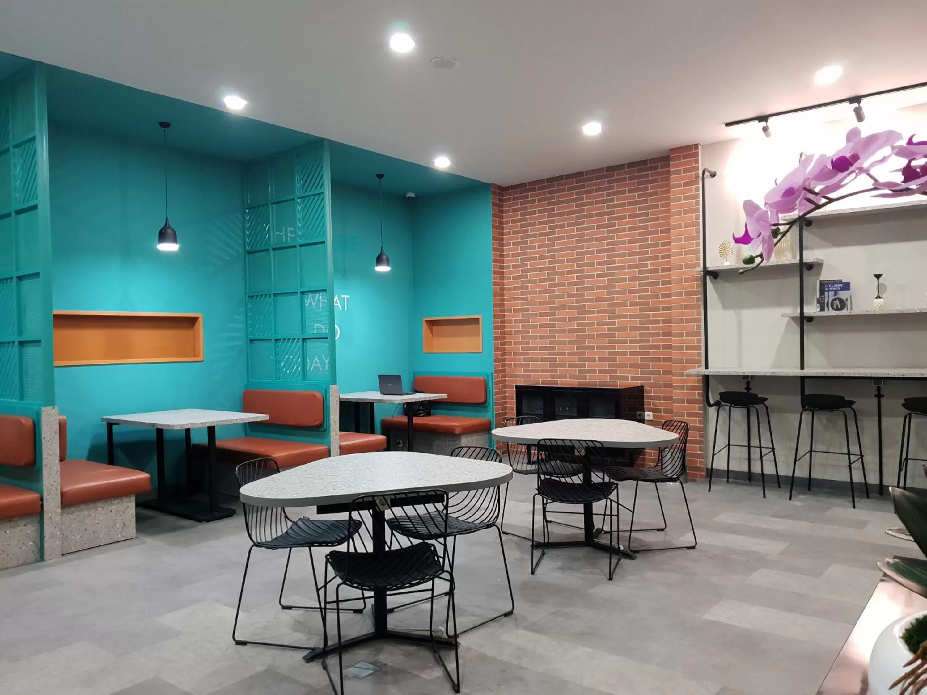 Dining area in Sambina Prime