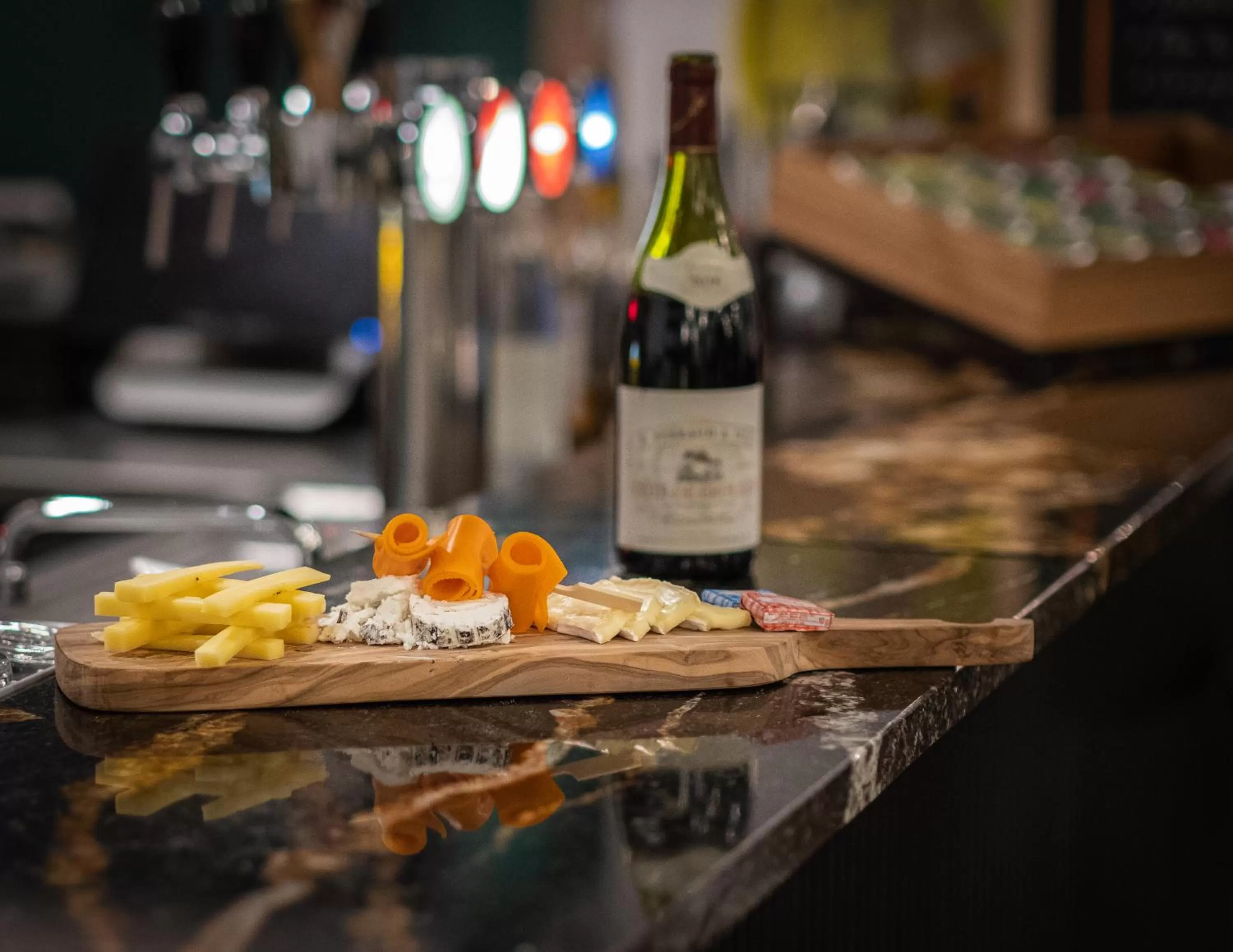 Lounge or bar in KYRIAD LYON OUEST Limonest