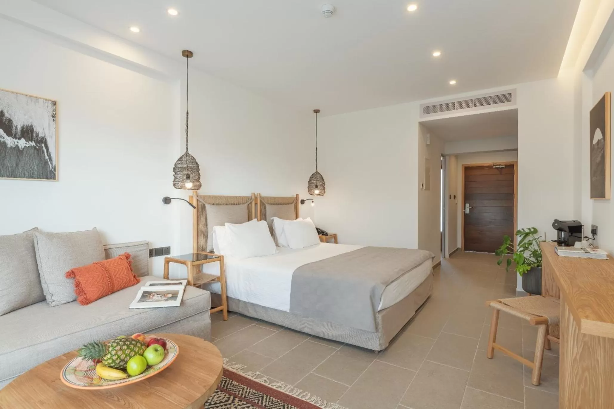 Bed in Napa Mermaid Hotel & Suites