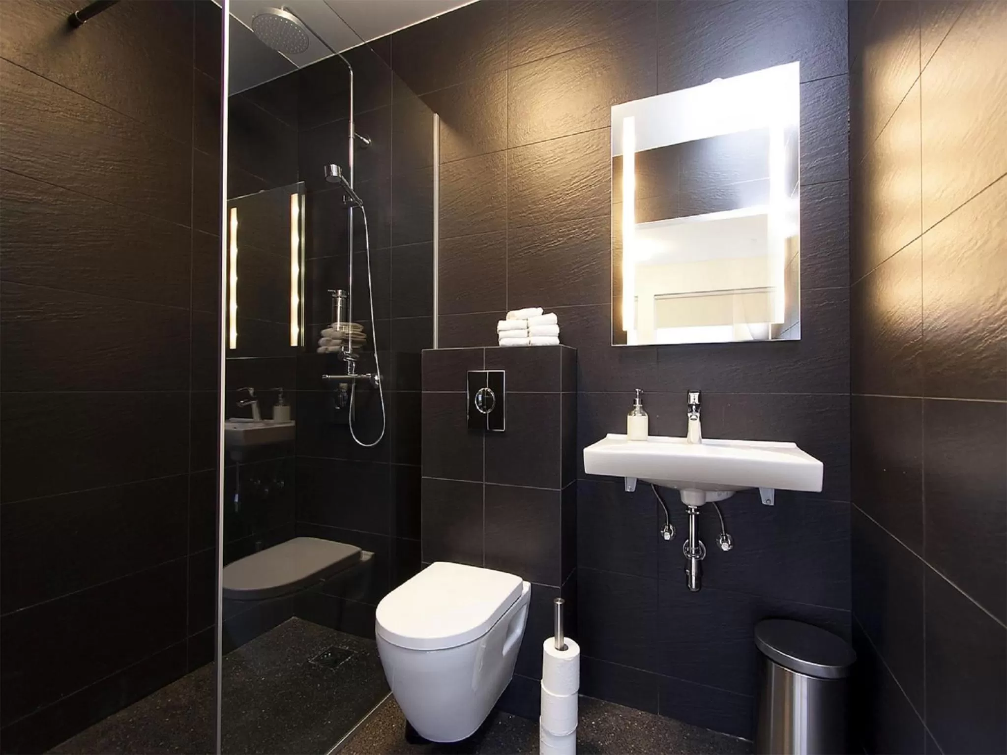 Shower in KEF Guesthouse by Keflavík airport