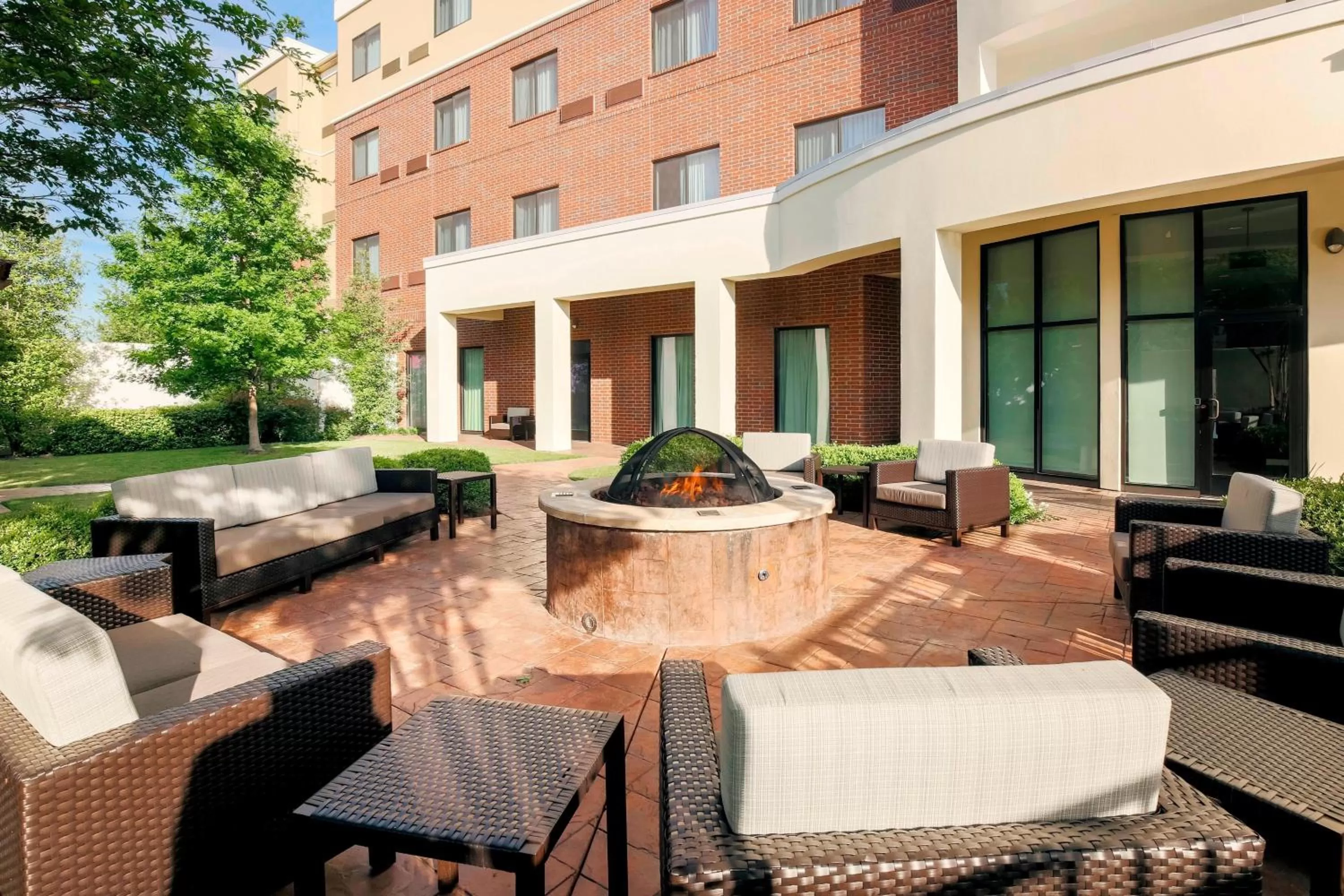 Property building in Courtyard by Marriott Dallas Arlington South