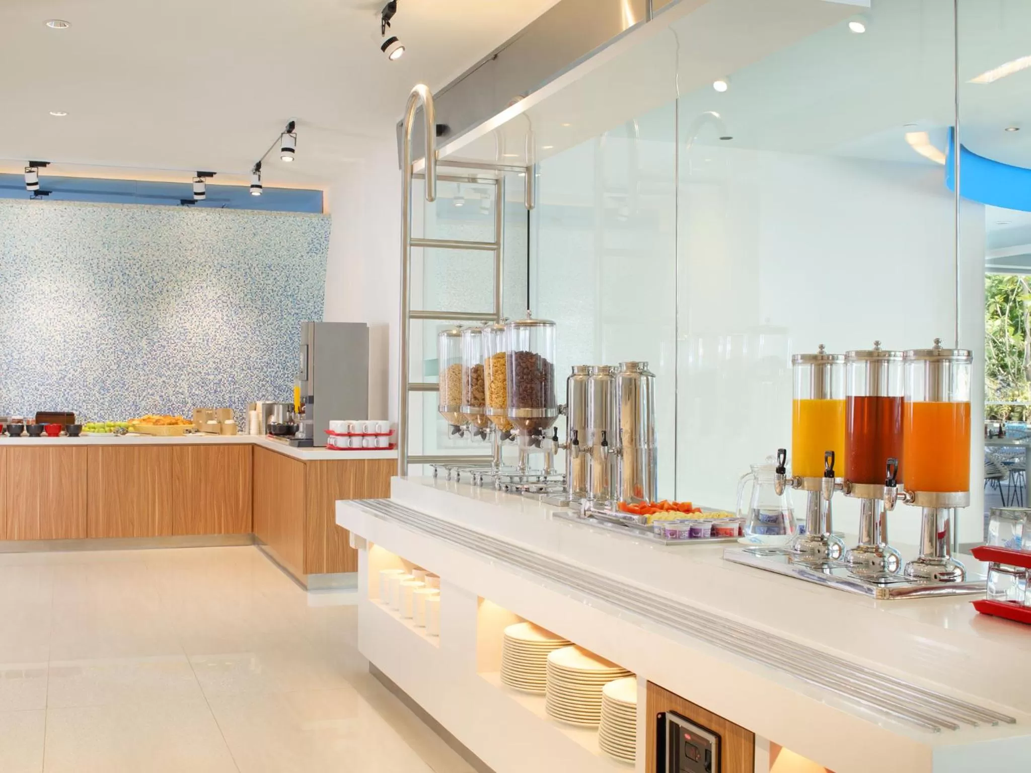 Food and drinks in Holiday Inn Express Baruna by IHG