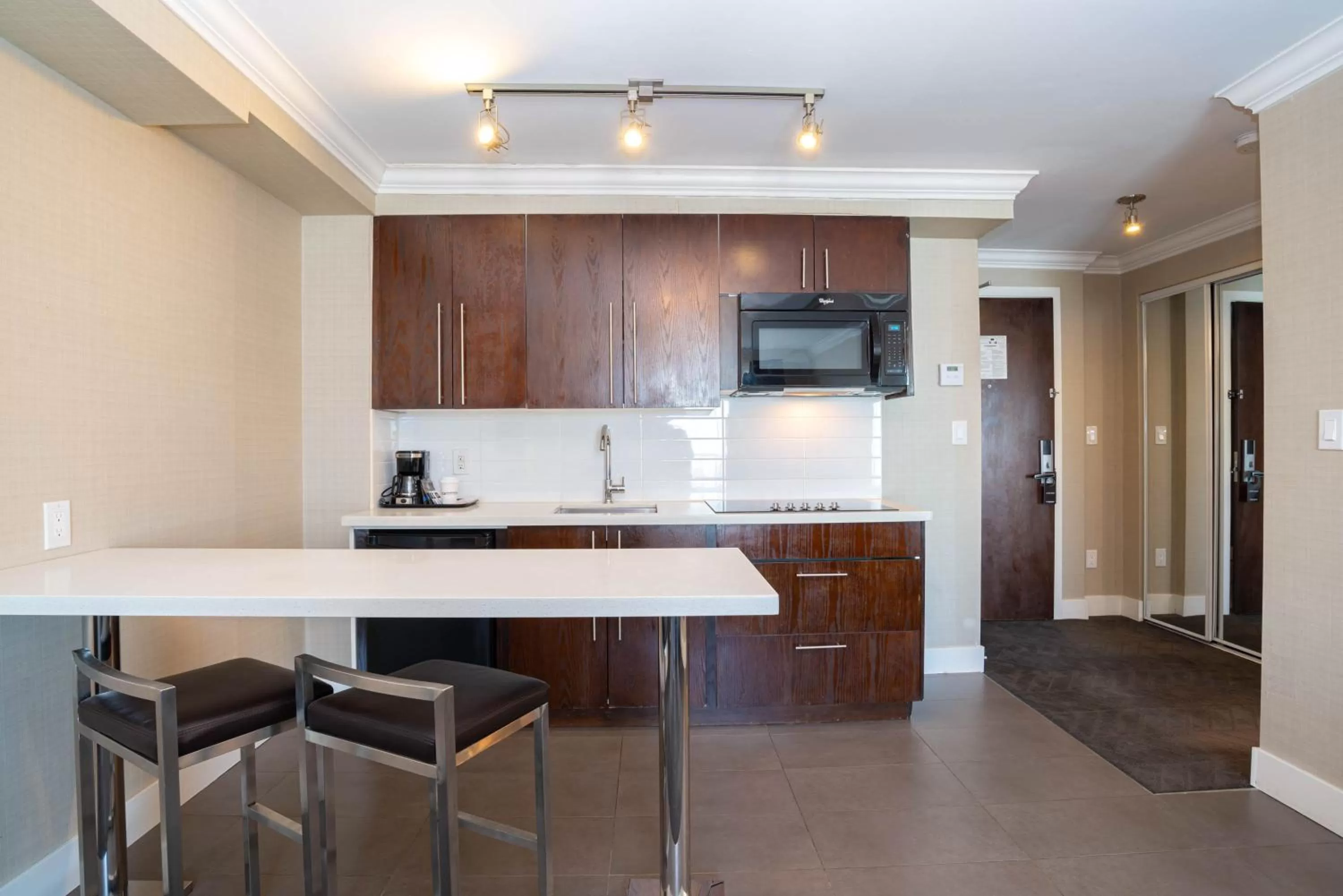 Kitchen or kitchenette in Sandman Hotel Oakville