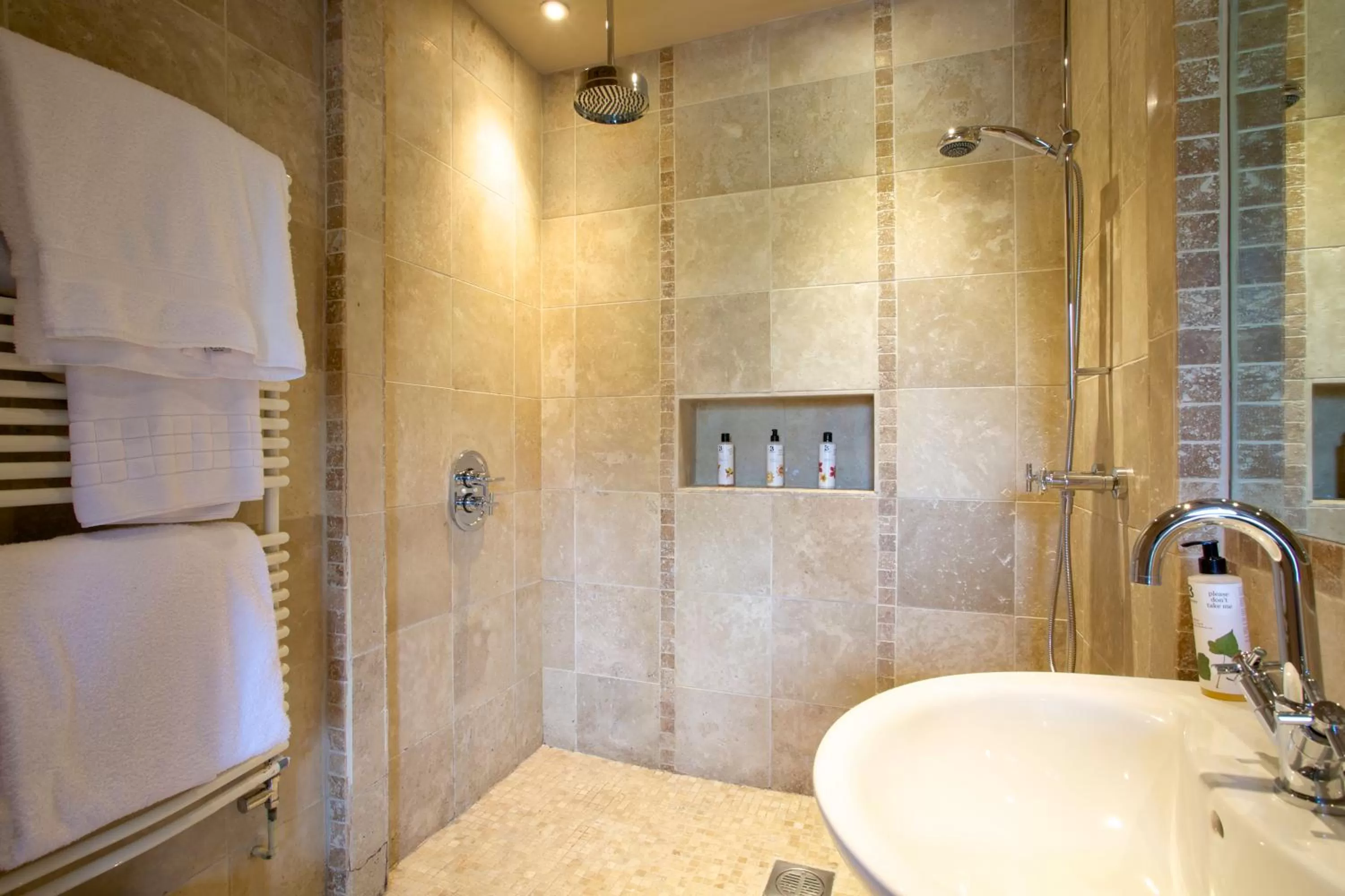 Bathroom in Pear Tree Inn Whitley