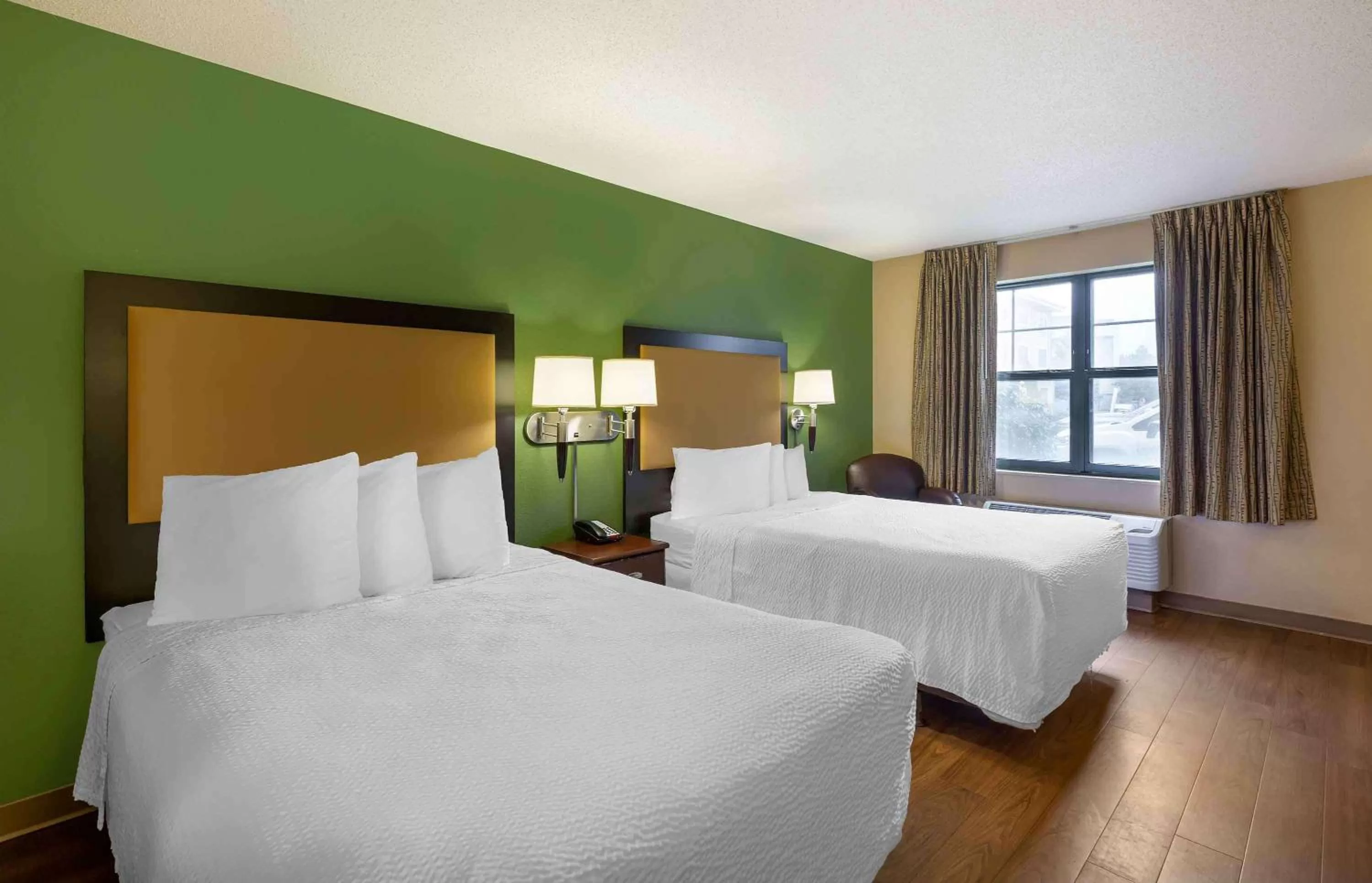 Bedroom, Bed in Extended Stay America Suites - Cleveland - Brooklyn