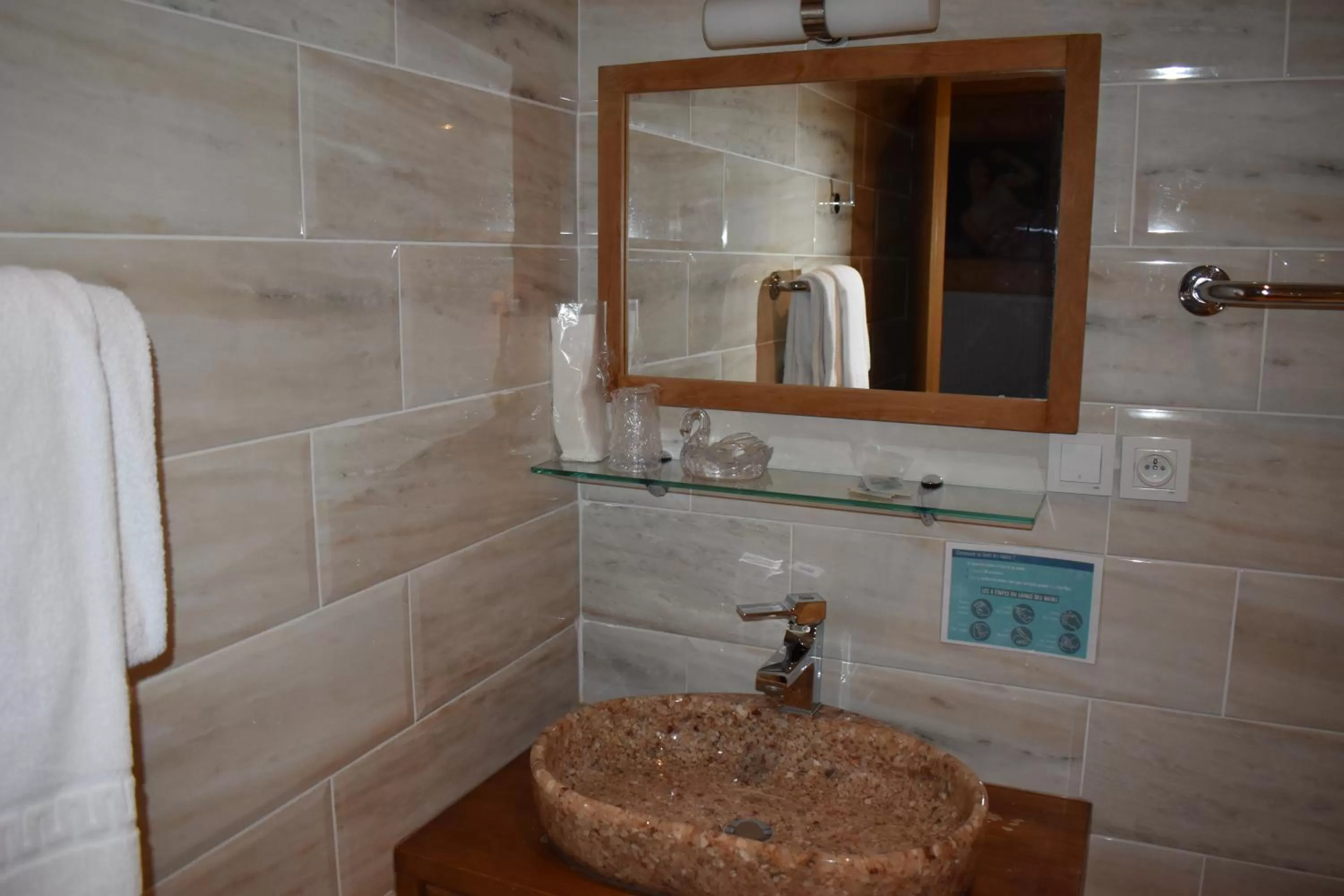 Shower in Hôtel Le Sauvage