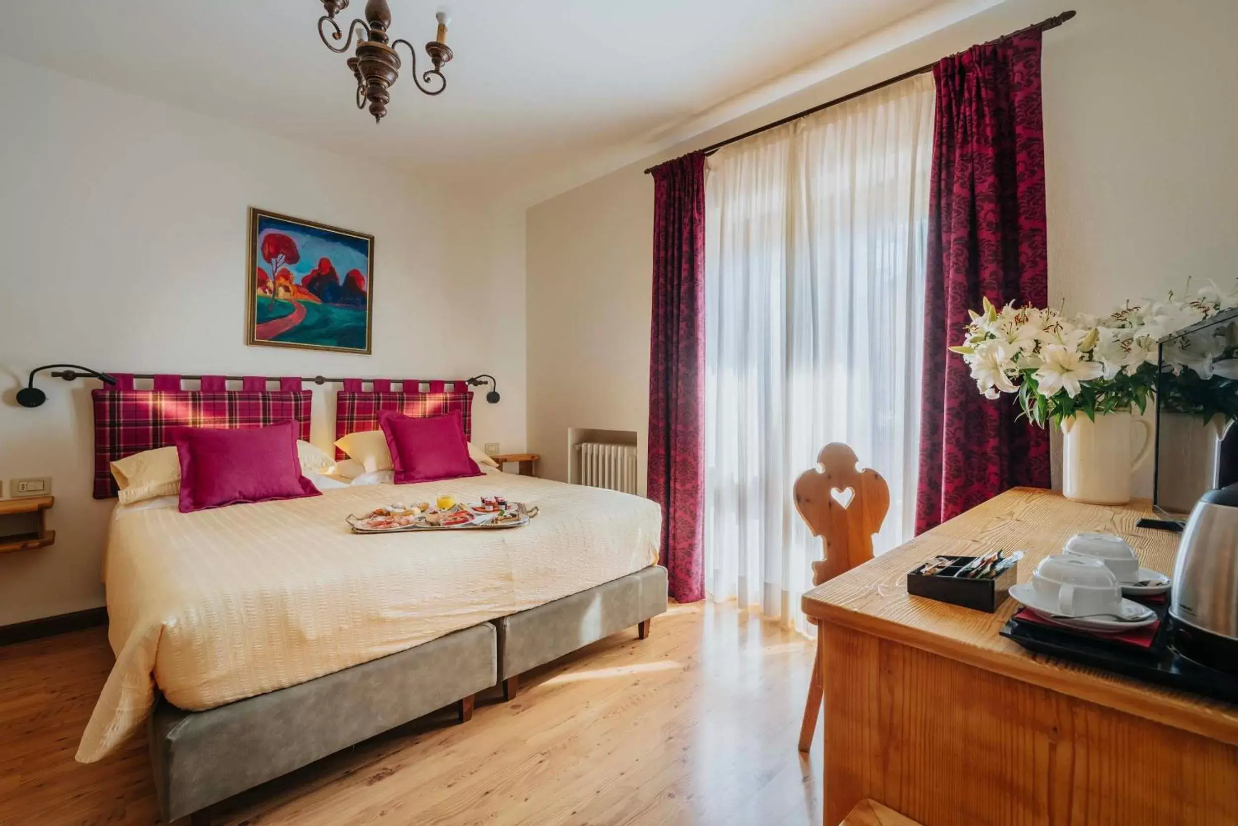 Double Room with Mountain View in Hotel Panda Cortina- ricarica auto elettriche Double Room with Mountain View in Hotel Panda Cortina- ricarica auto elettriche