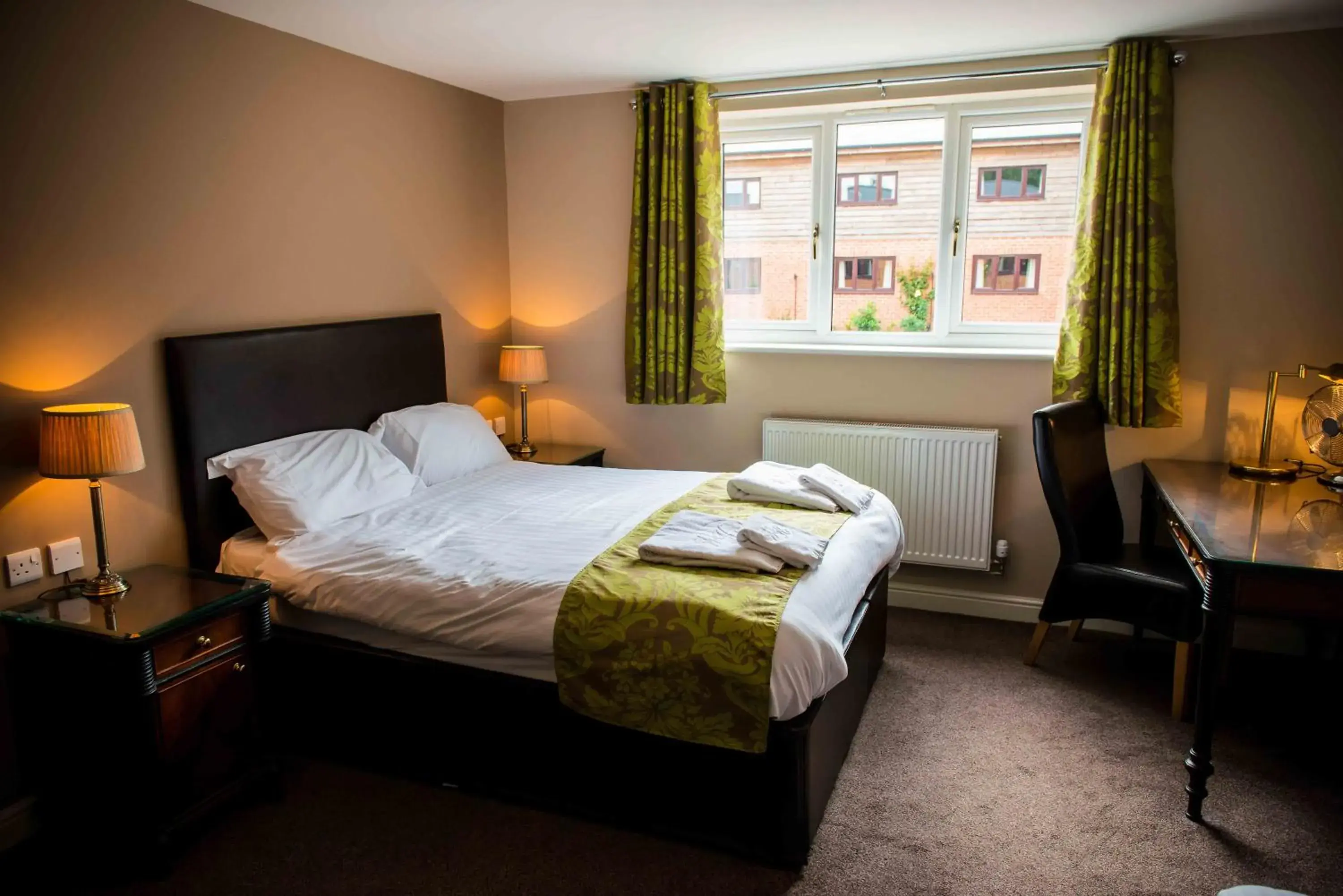 Twin Room with Private Bathroom in Whittlebury Hall and Spa Twin Room with Private Bathroom in Whittlebury Hall and Spa