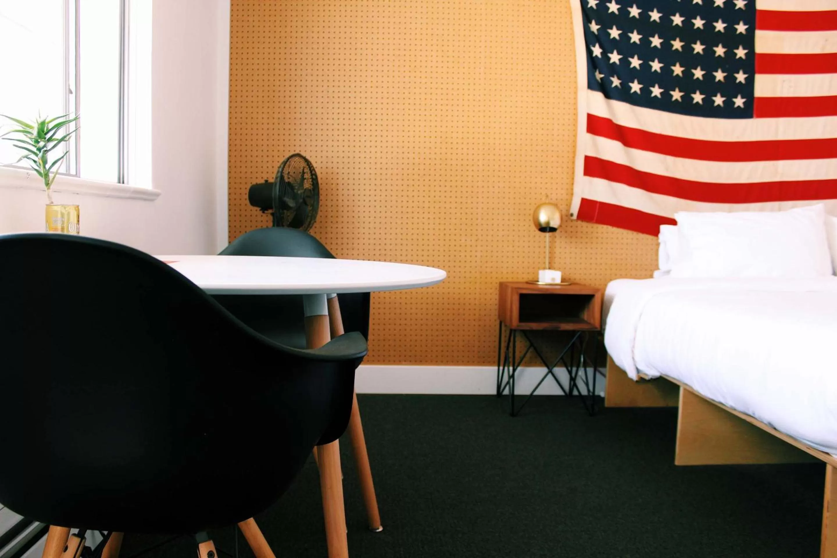 Bed in Amigo Motor Lodge