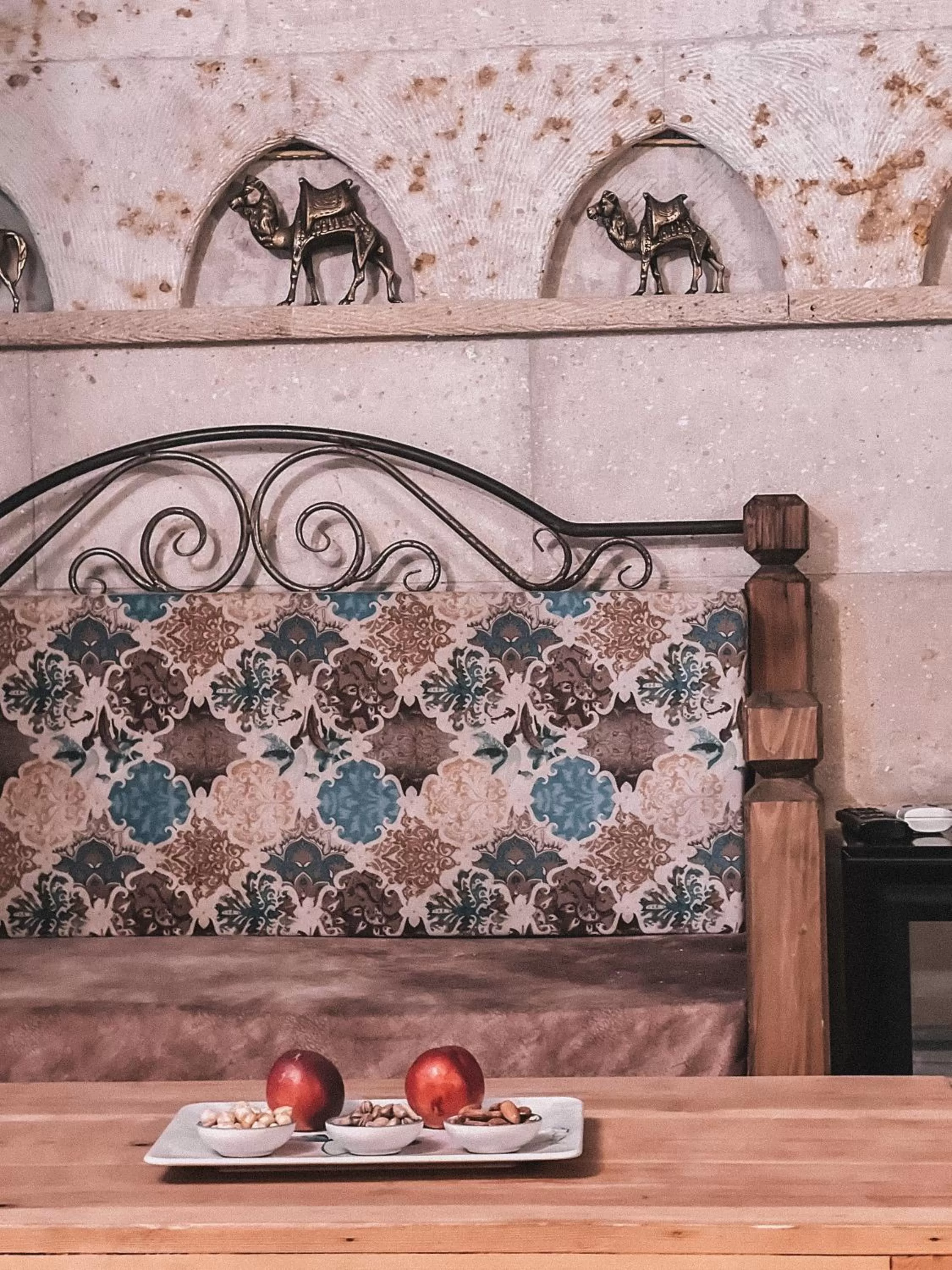 View (from property/room), Bed in Local Cave House