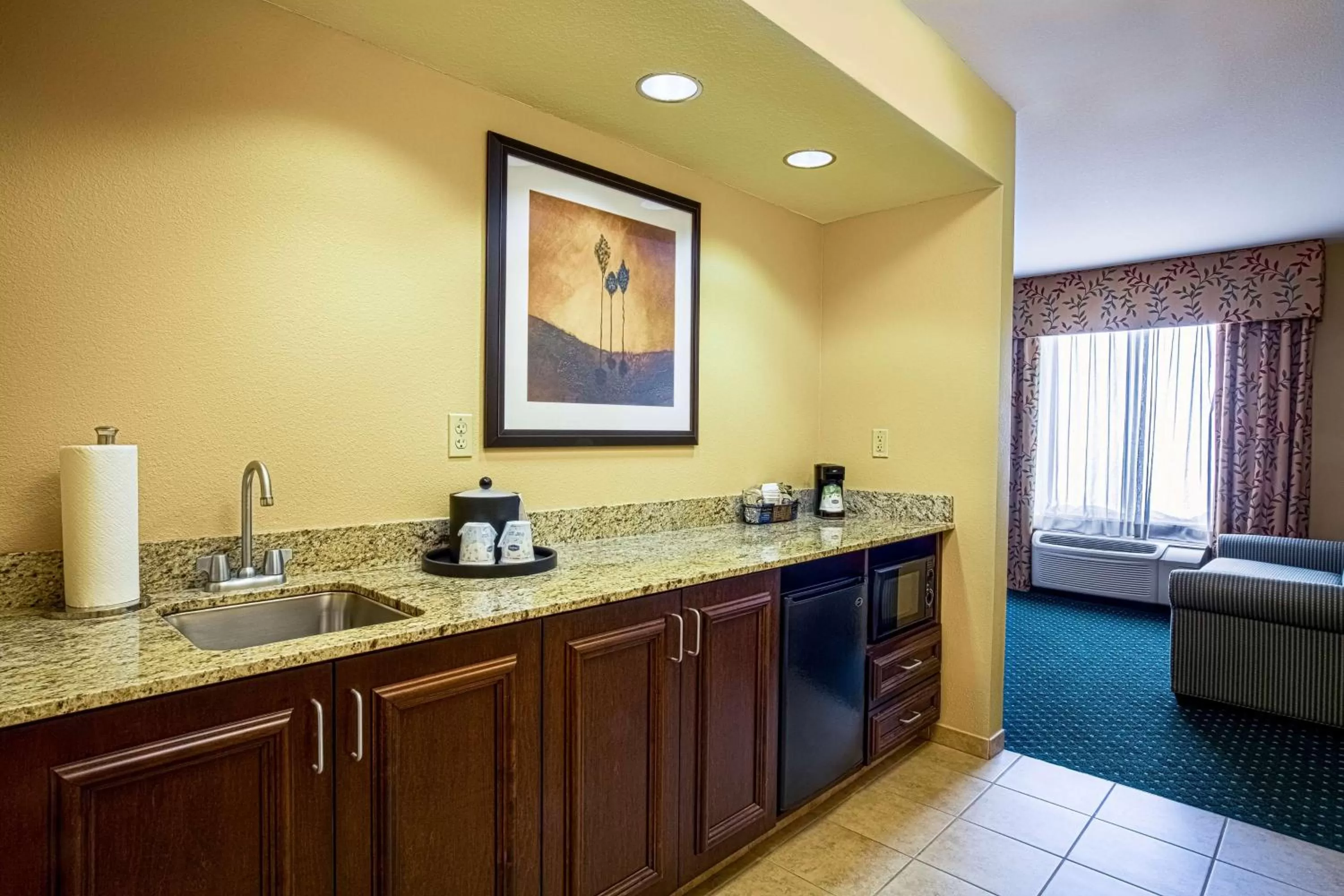 Kitchen or kitchenette in Hampton Inn & Suites Sacramento-Elk Grove Laguna I-5