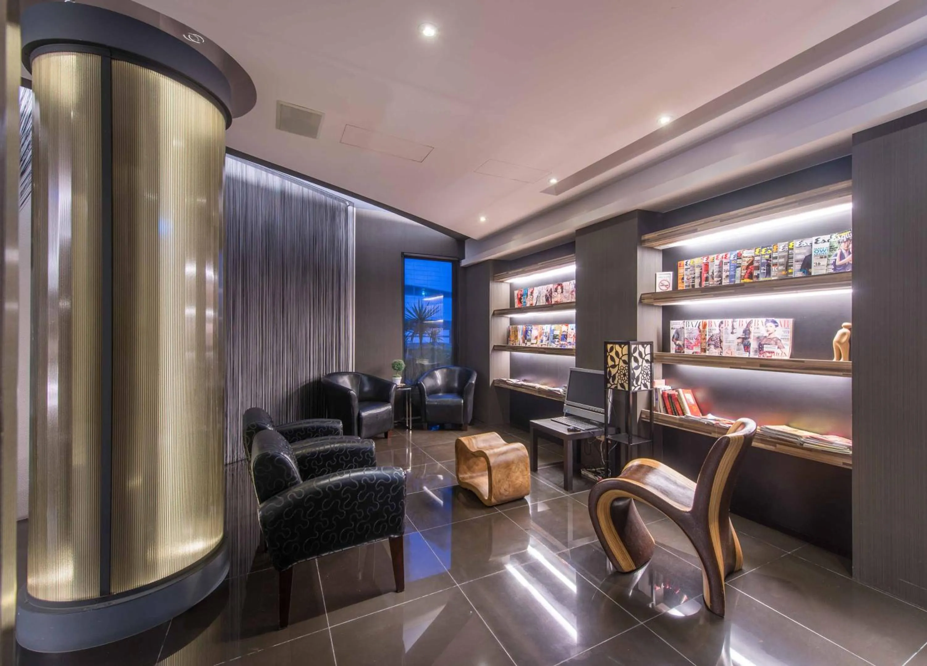 Library in Forward Hotel Taipei Nangang