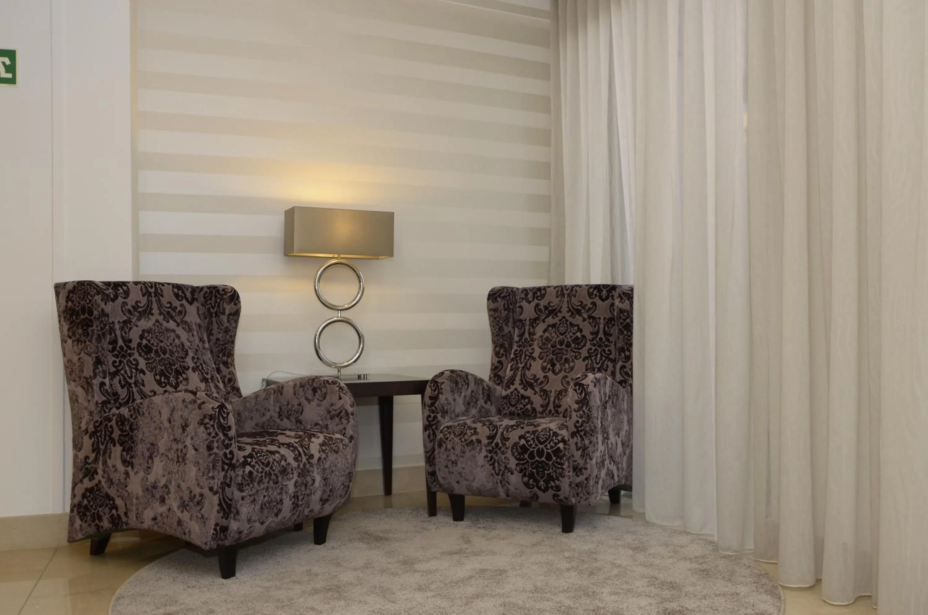 Seating area in Hotel Cinquentenario & Conference Center