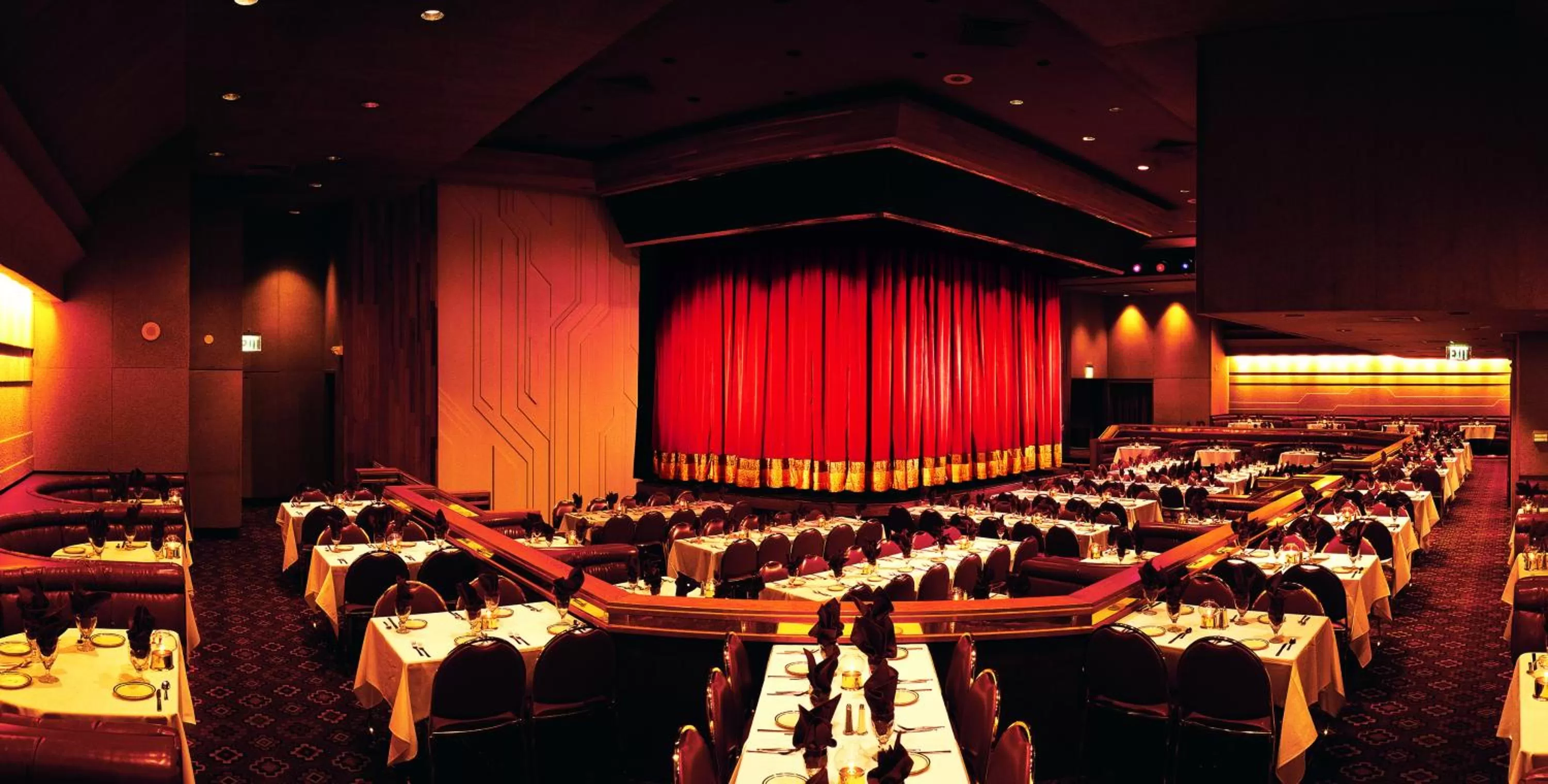 Evening entertainment in Cactus Petes Resort & Horseshu Hotel