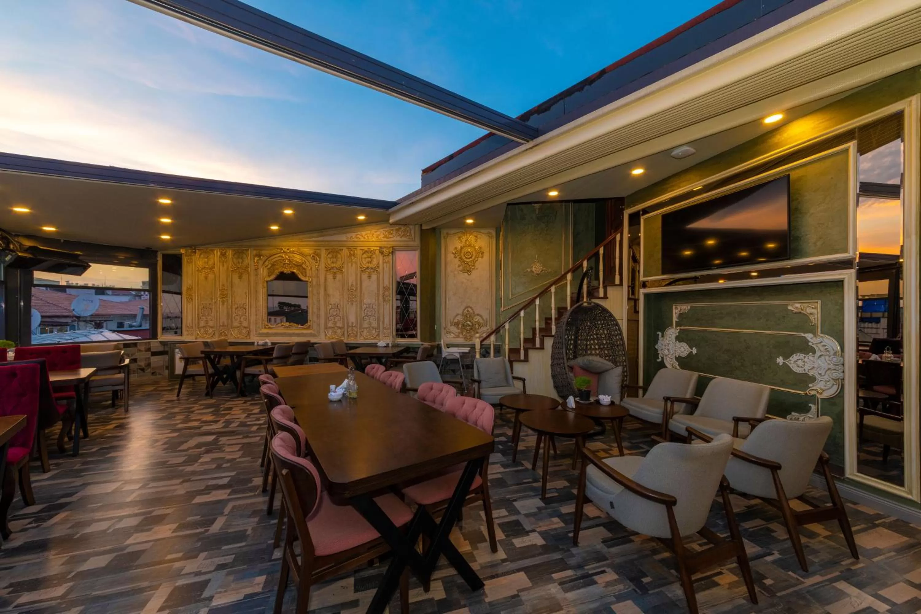 Restaurant/places to eat in Golden Sand Hotel