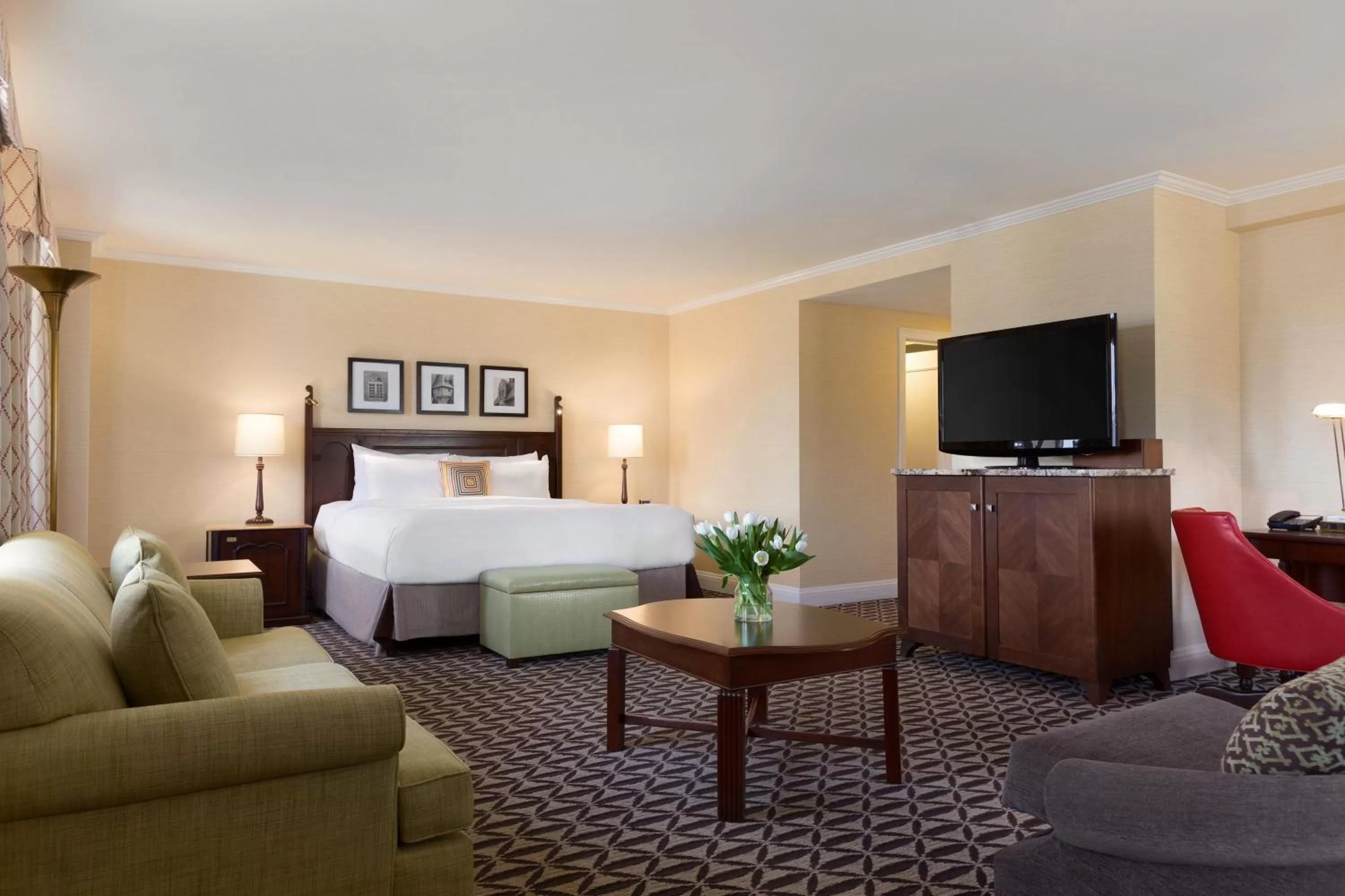 Living room, Bed in Fairmont Le Manoir Richelieu