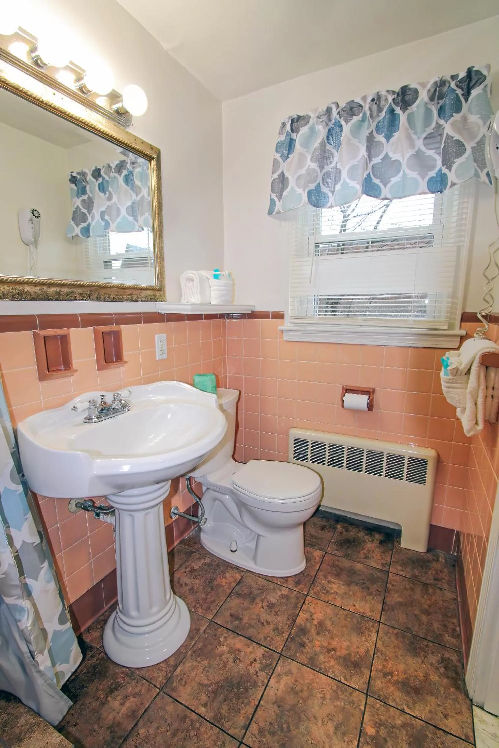 Colonial Inn Seekonk