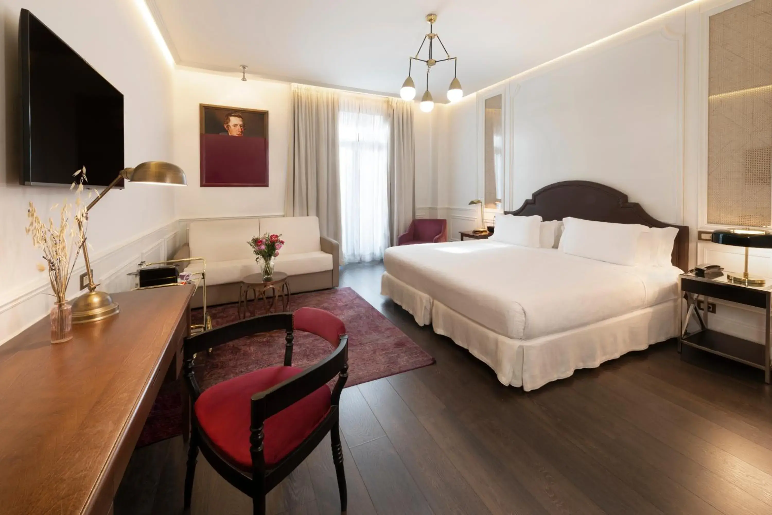 Grand Deluxe Double or Twin Room with City View in Boutique Hotel H10 Villa de la Reina Grand Deluxe Double or Twin Room with City View in Boutique Hotel H10 Villa de la Reina