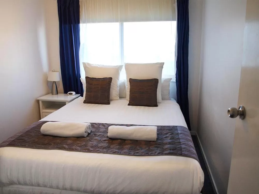 Bed in Mornington Motel