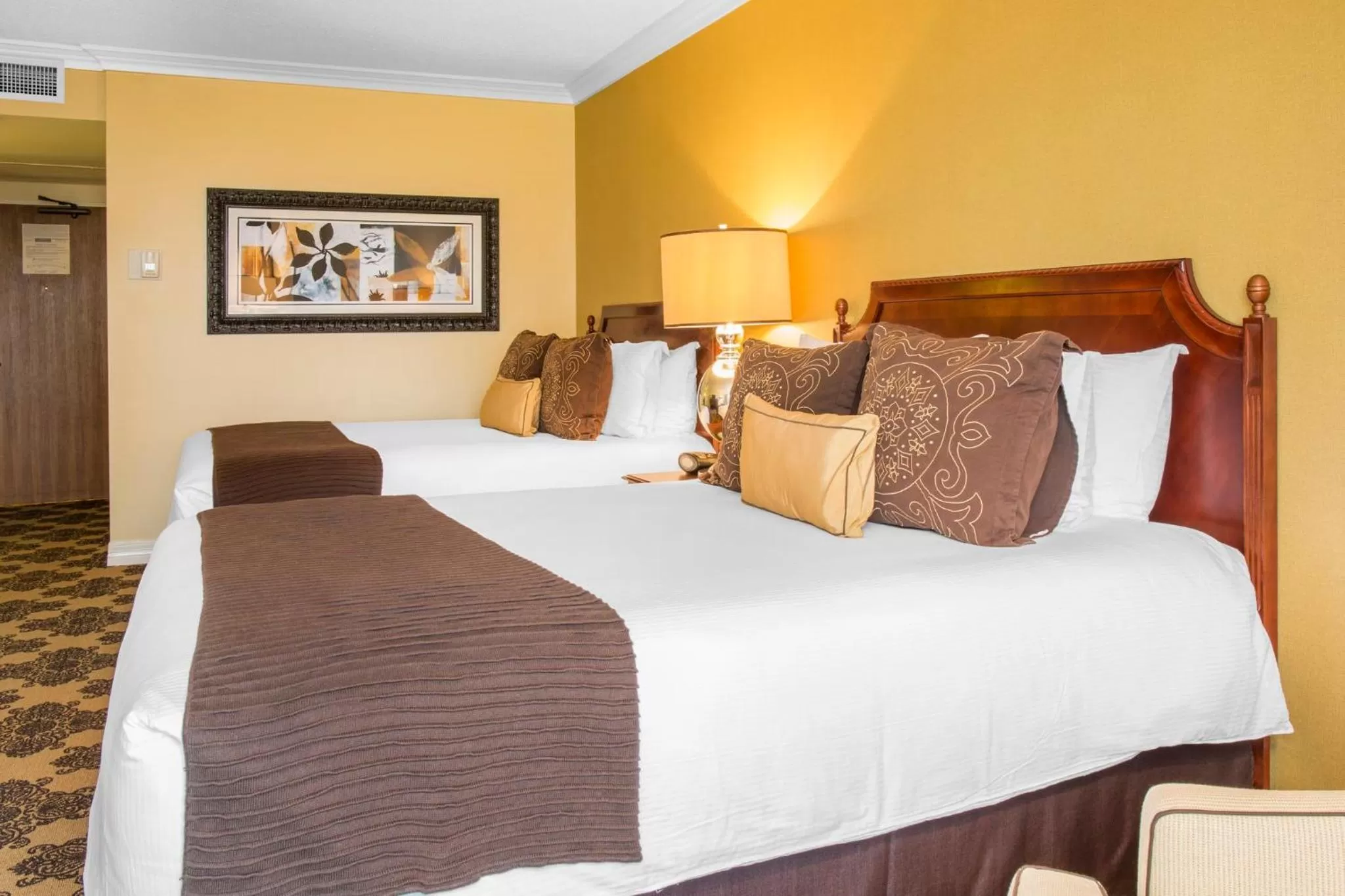 Bed in Omni Houston Hotel