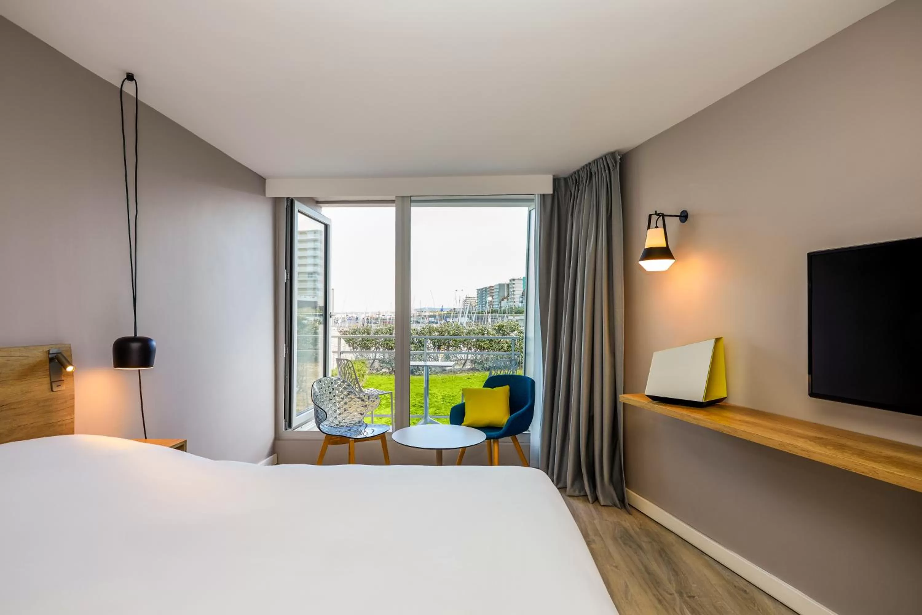 Bedroom, Bed in ibis Thalassa Le Touquet