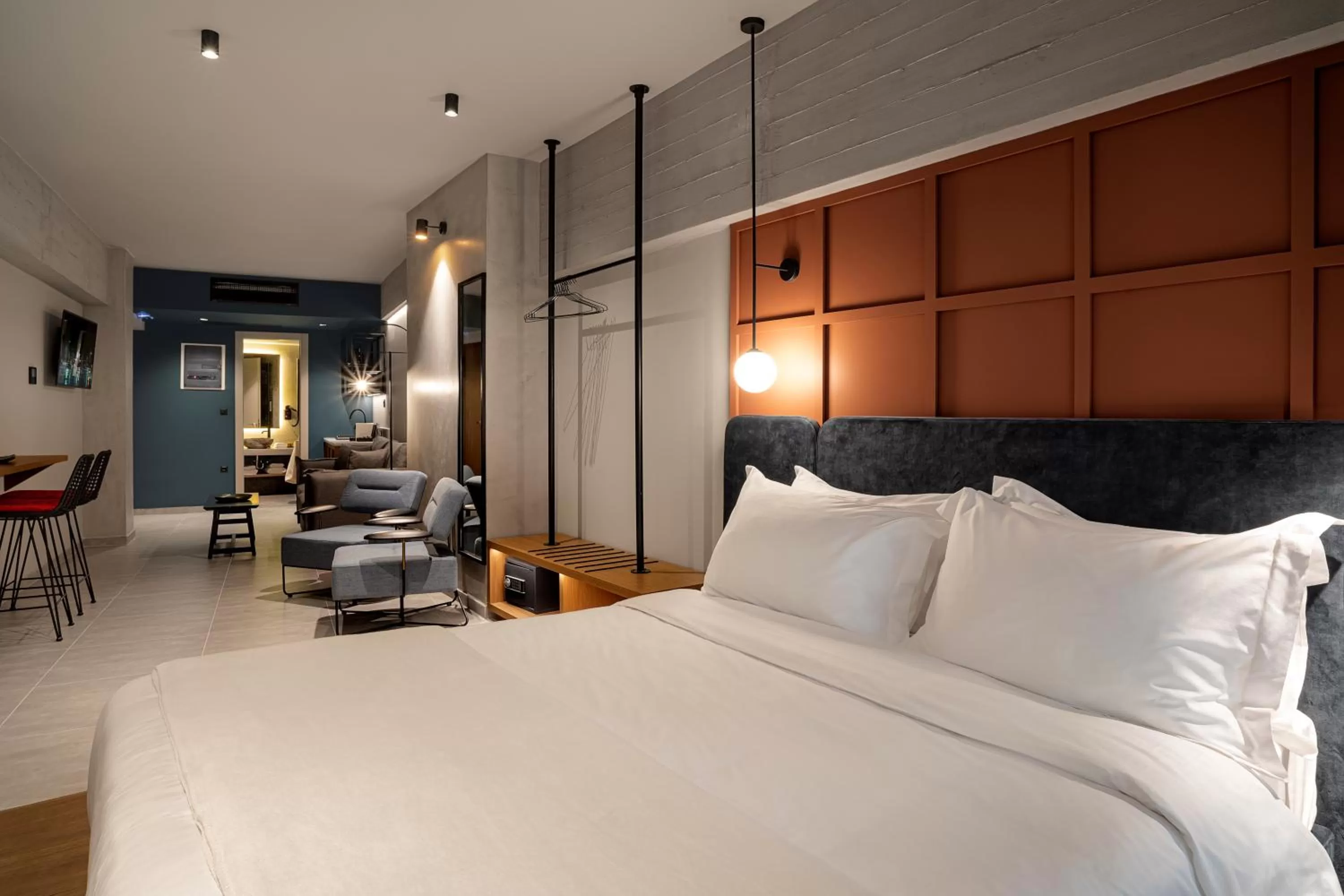 Bed in Bob W Athens Akadimia