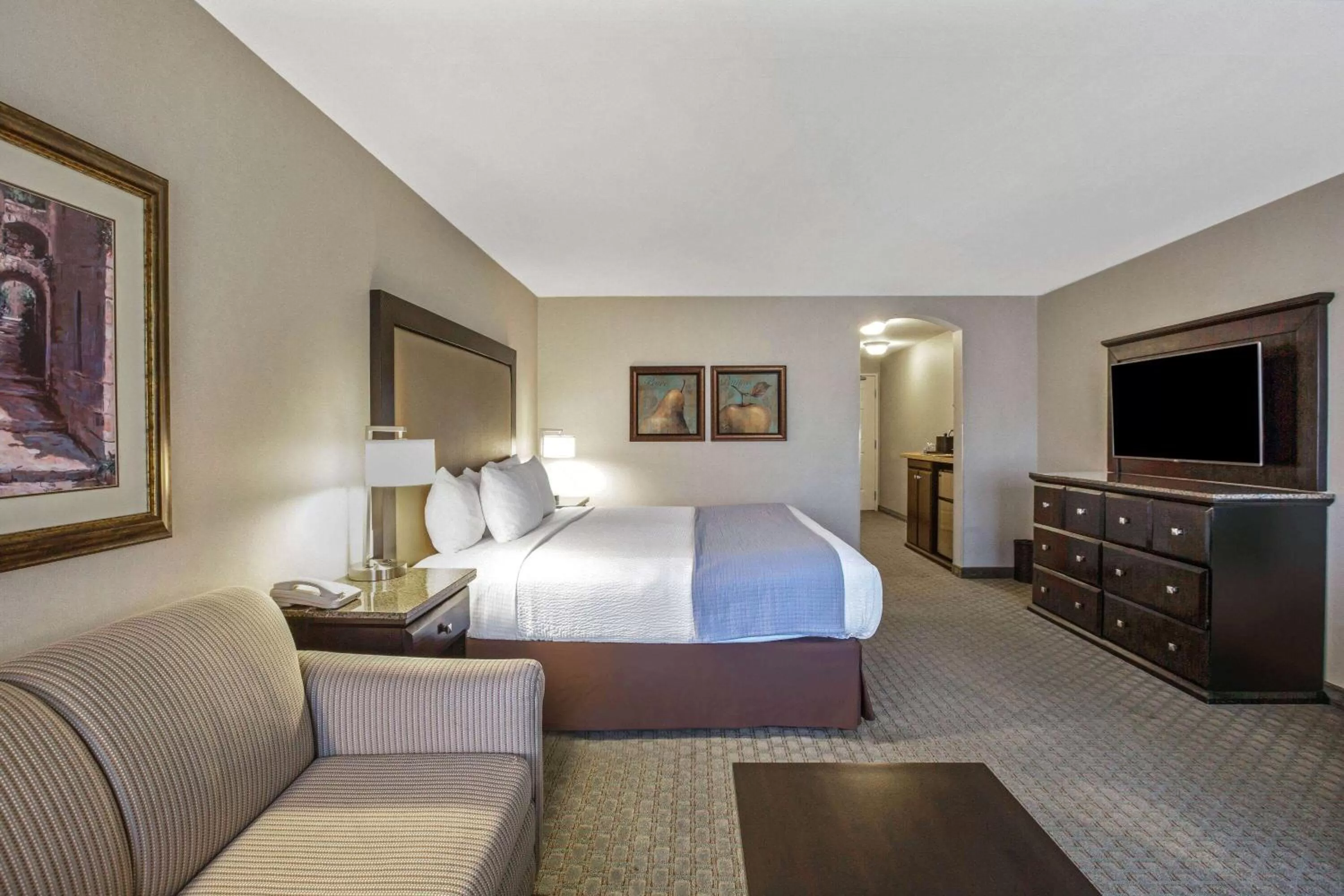 1 King Bed, Executive Room with Oversize Tub, Non-Smoking in La Quinta by Wyndham Paso Robles