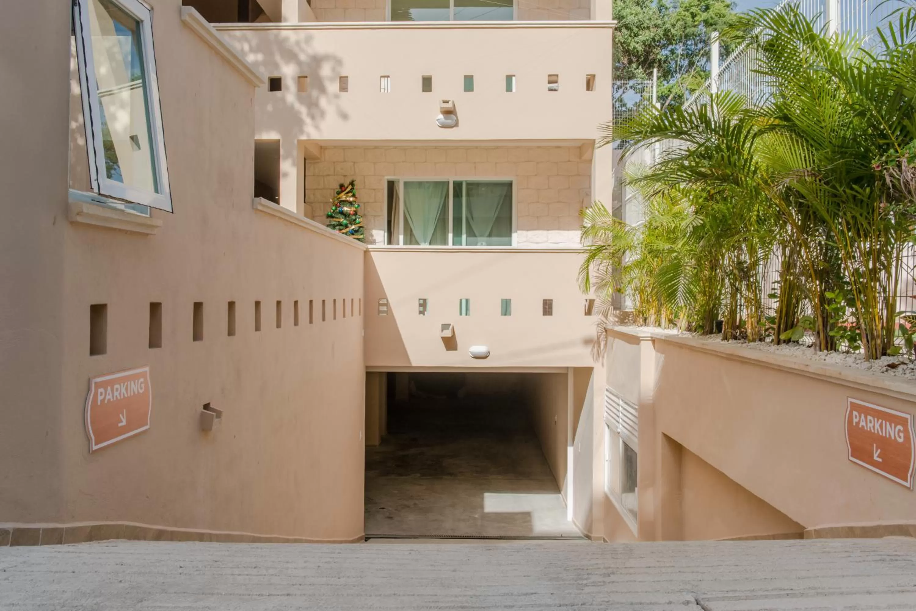 Facade/entrance in Casa Leo