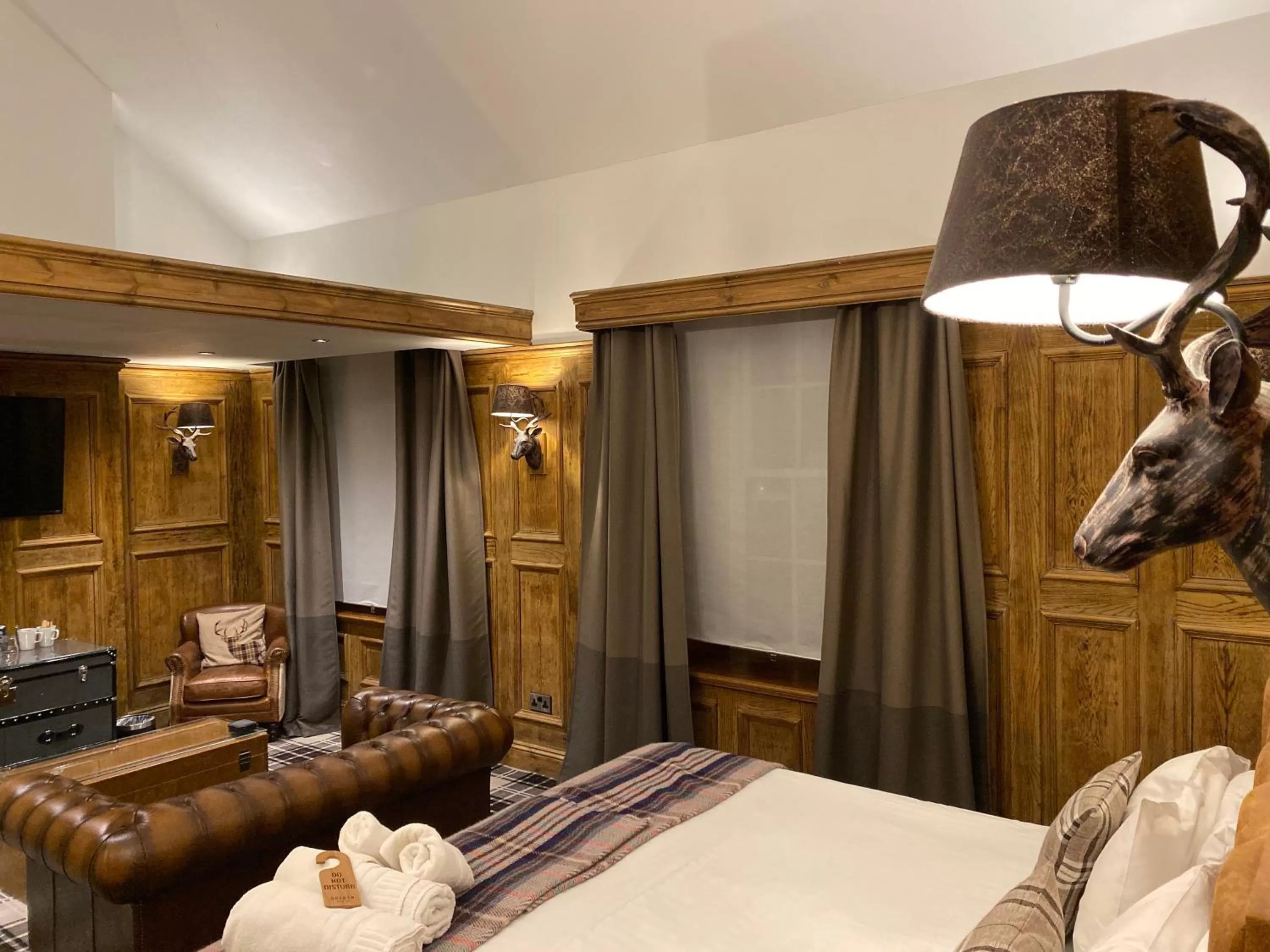 Bed in The Golden Fleece Inn