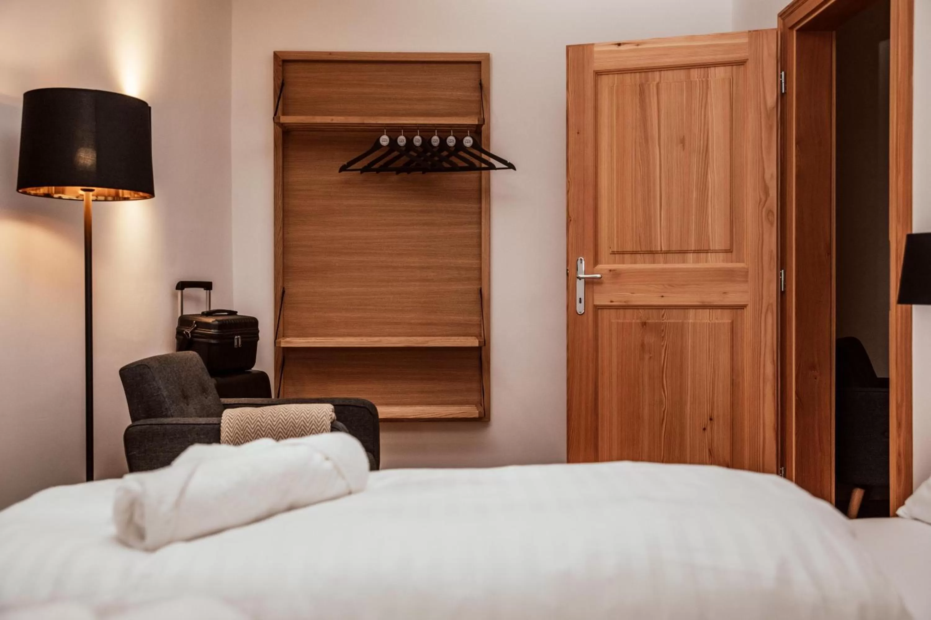 Photo of the whole room, Bed in the salt townhouse