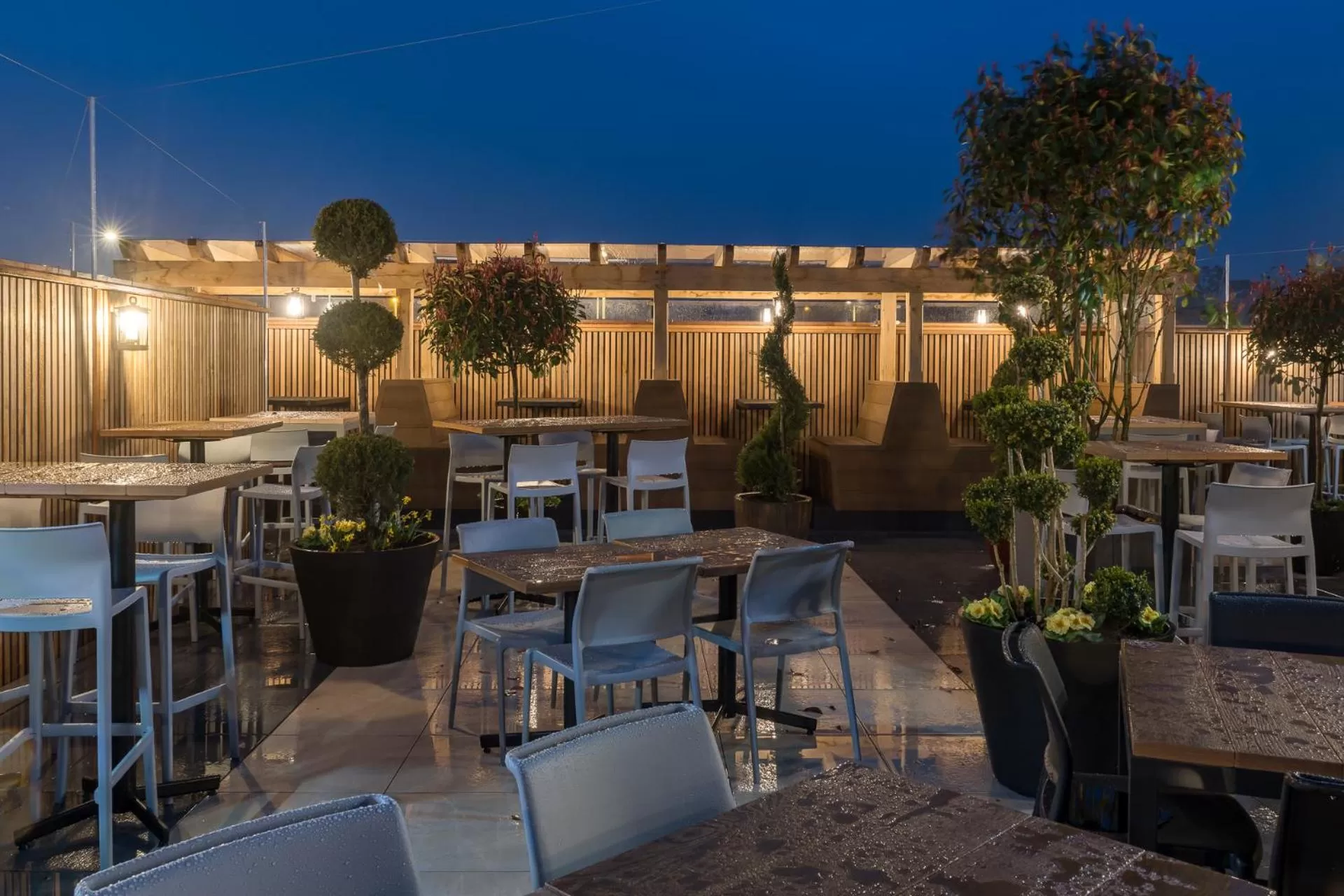 Restaurant/Places to Eat in The John Russell Fox Wetherspoon