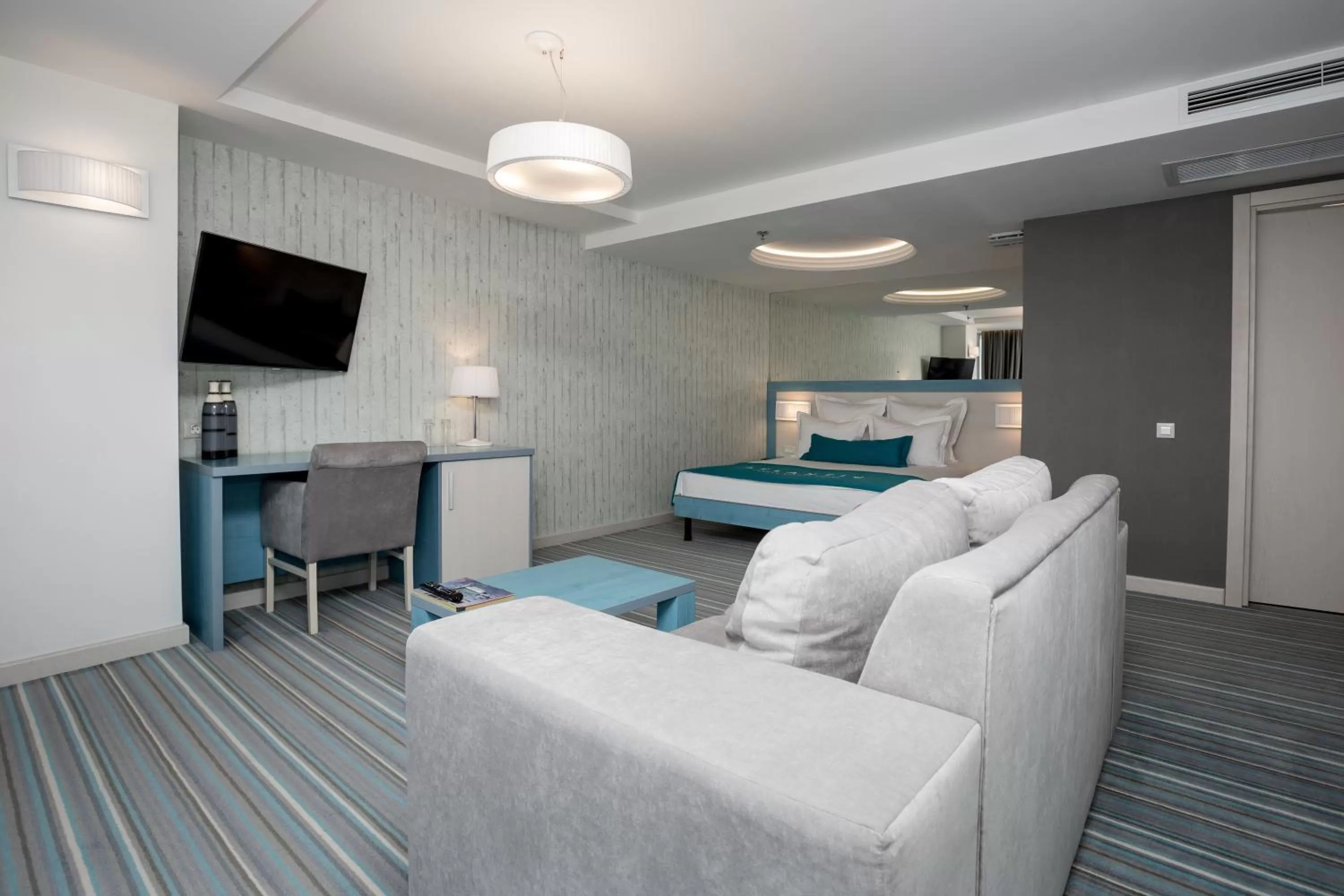 TV and multimedia, Bed in Atlantic Garden Resort