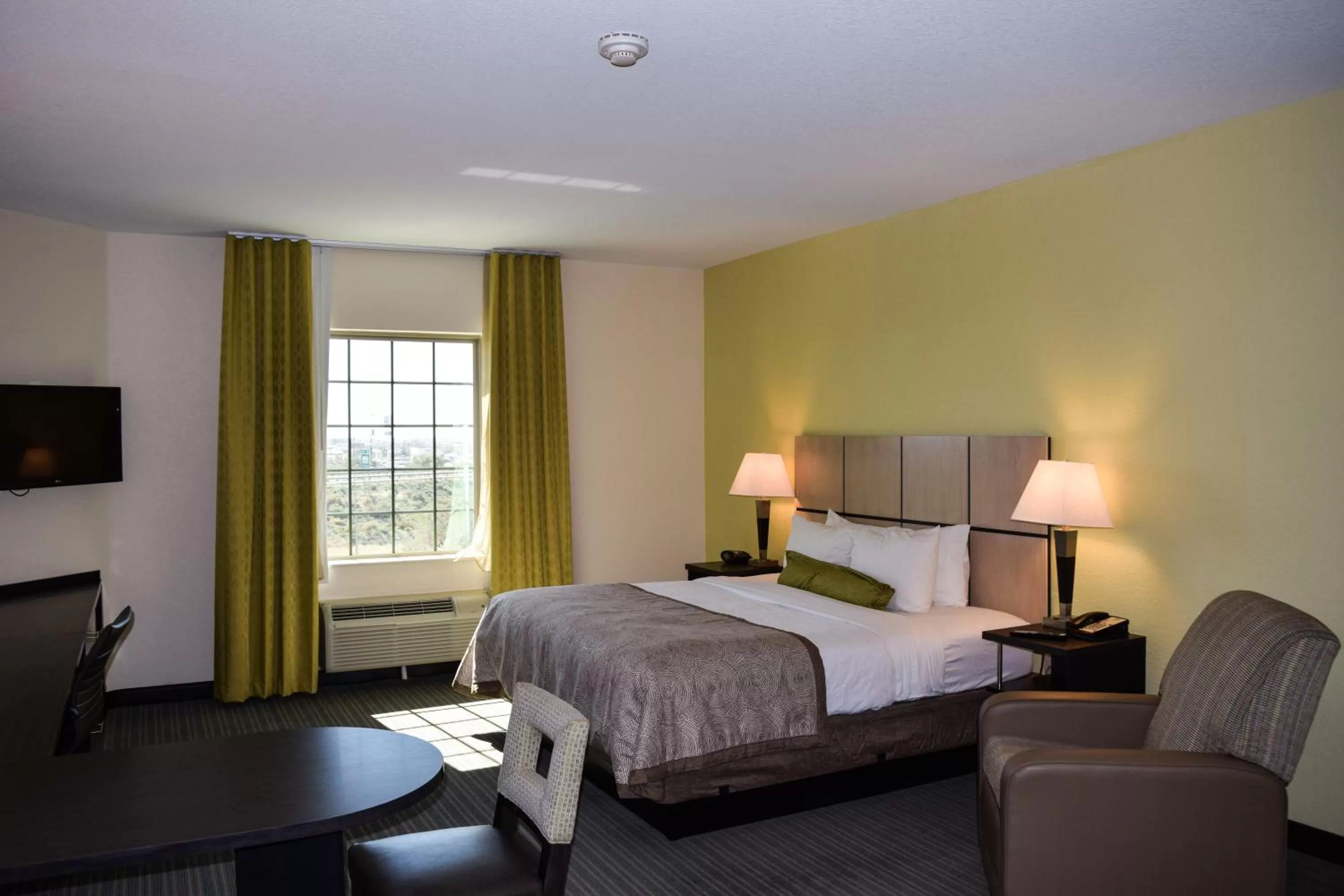Photo of the whole room, Bed in Candlewood Suites Monahans by IHG