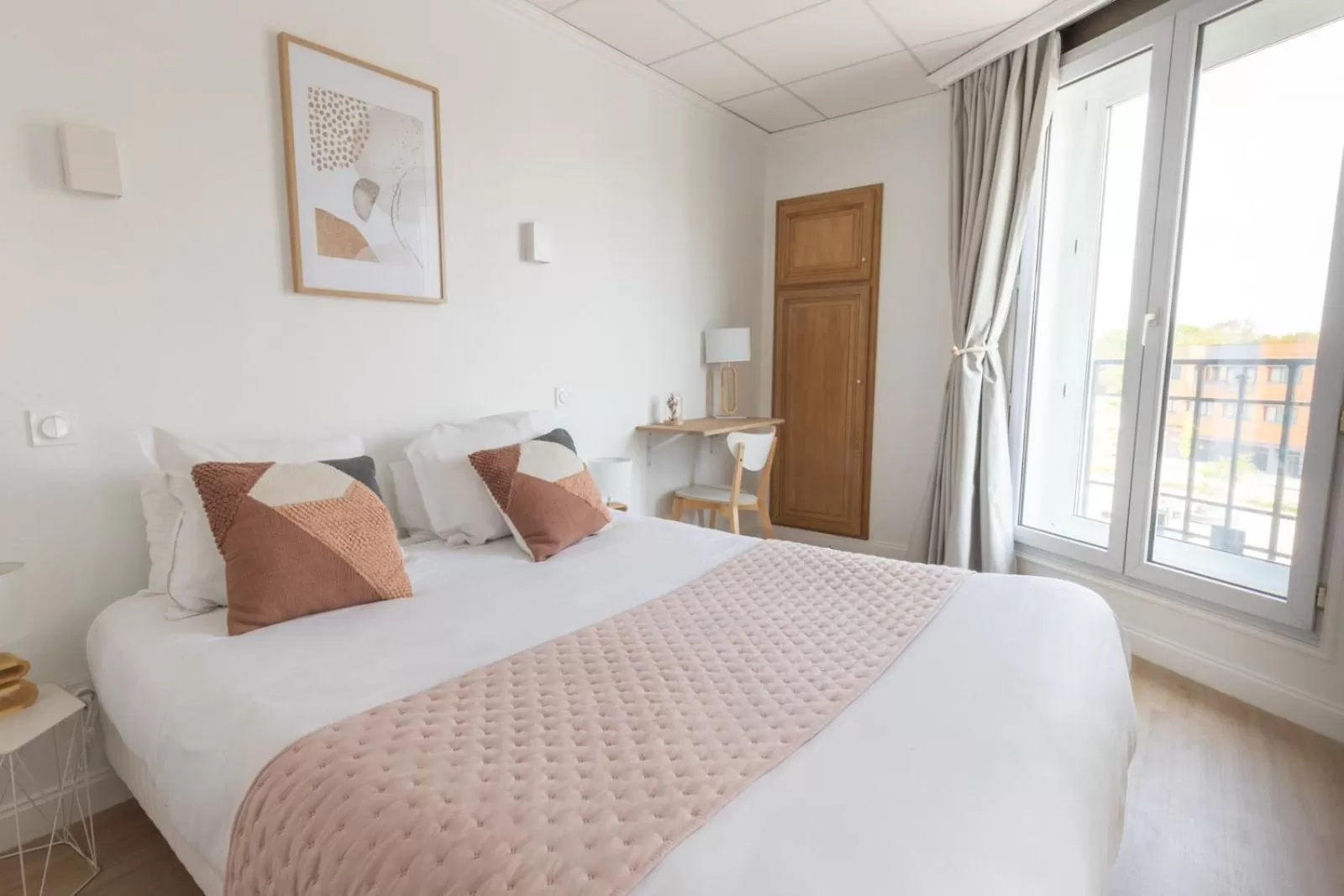 Bed in Hôtel Porte Mars Reims Gare Centre Arena