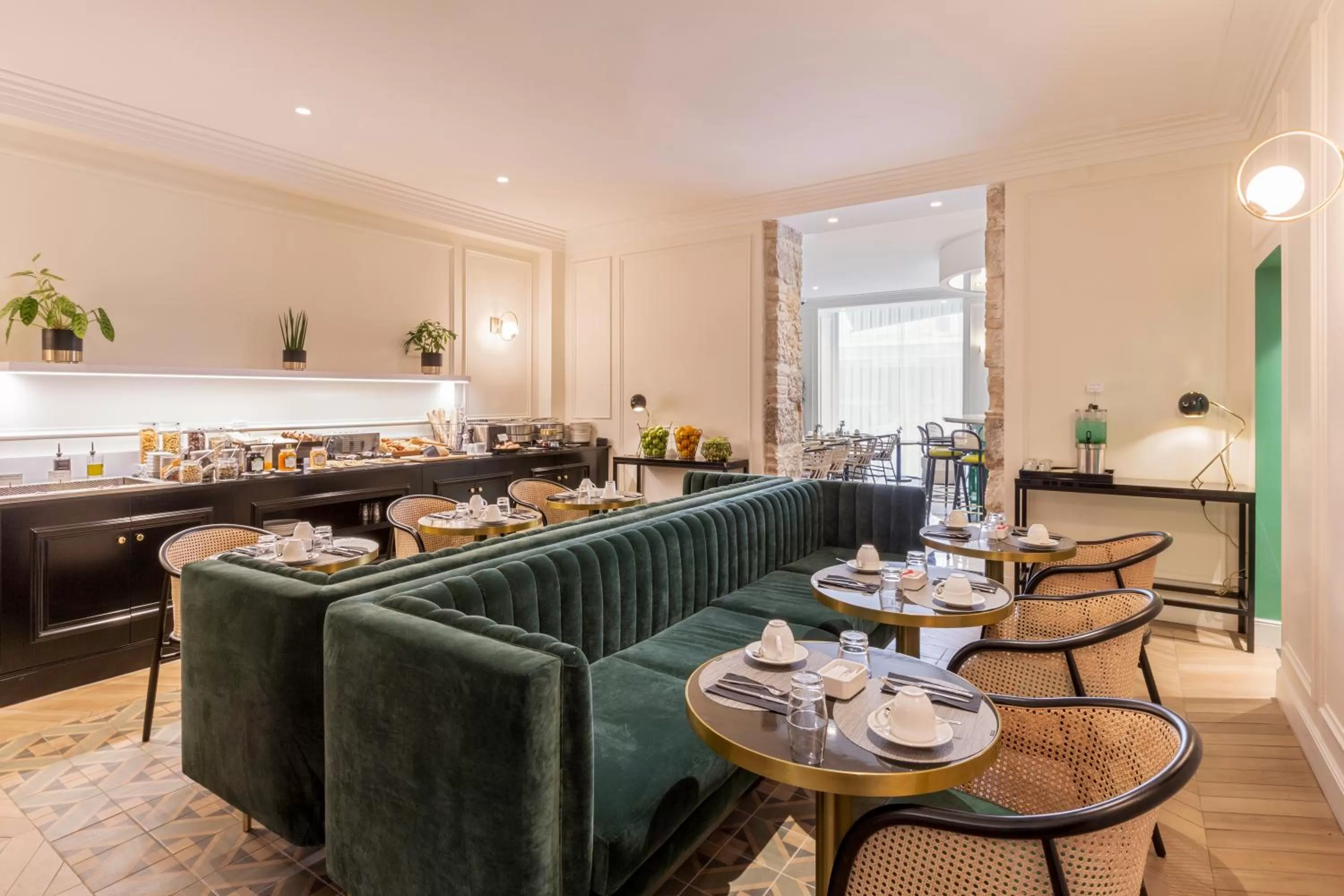 Restaurant/places to eat in Best Western Premier Hotel Roosevelt