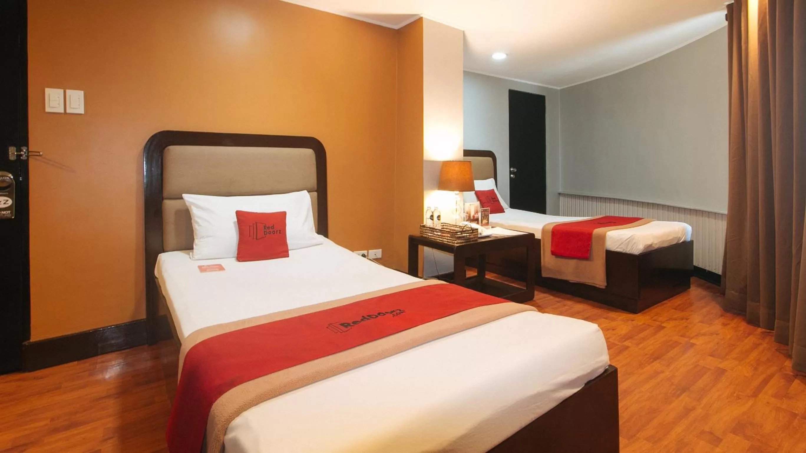 Deluxe Twin Room in Arzo Hotel Manila